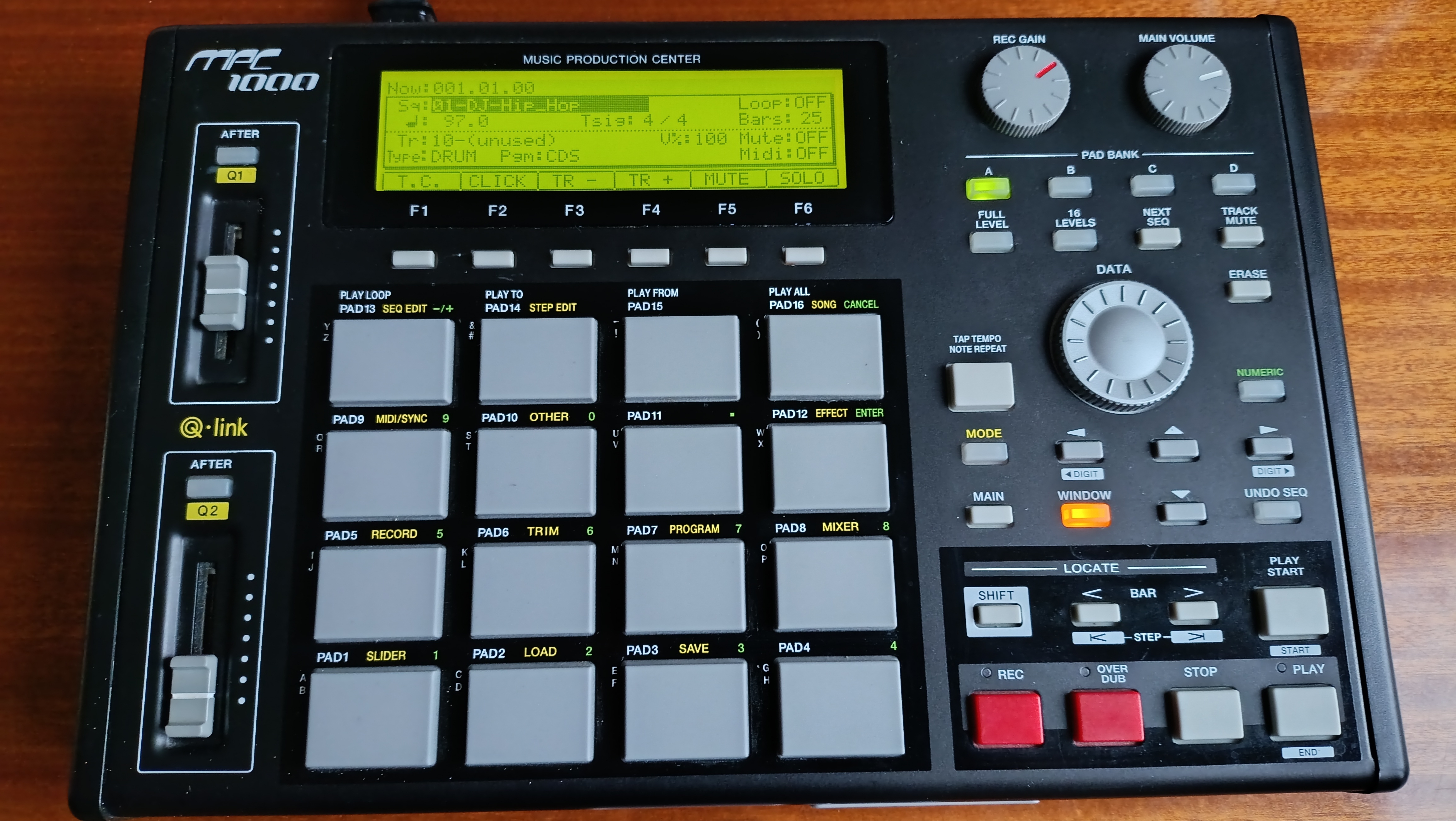 MPC 1000 Black, Max RAM 128 Mb,  Excellent Etat
