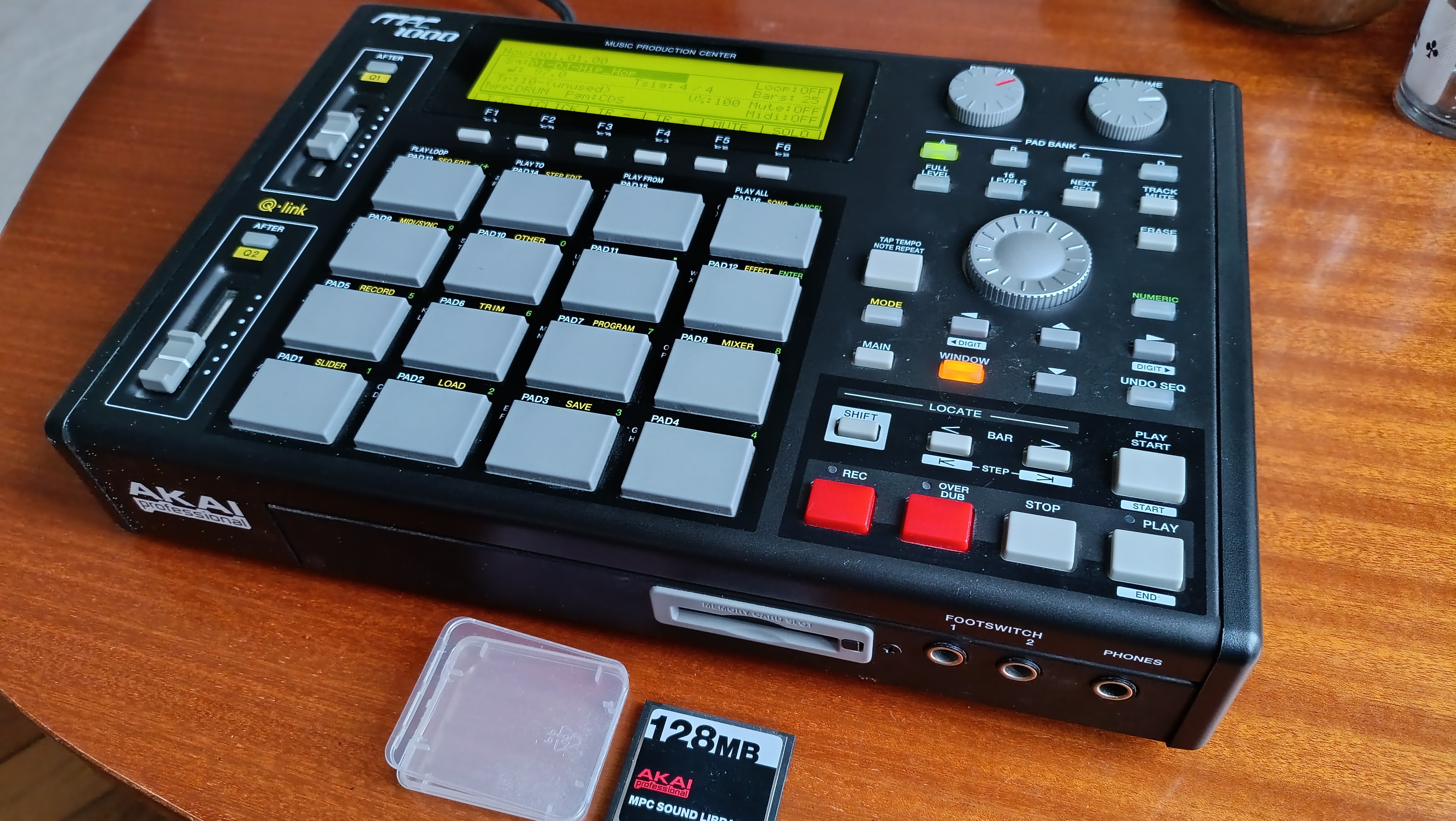 Akai Professional MPC1000 Black (87733)