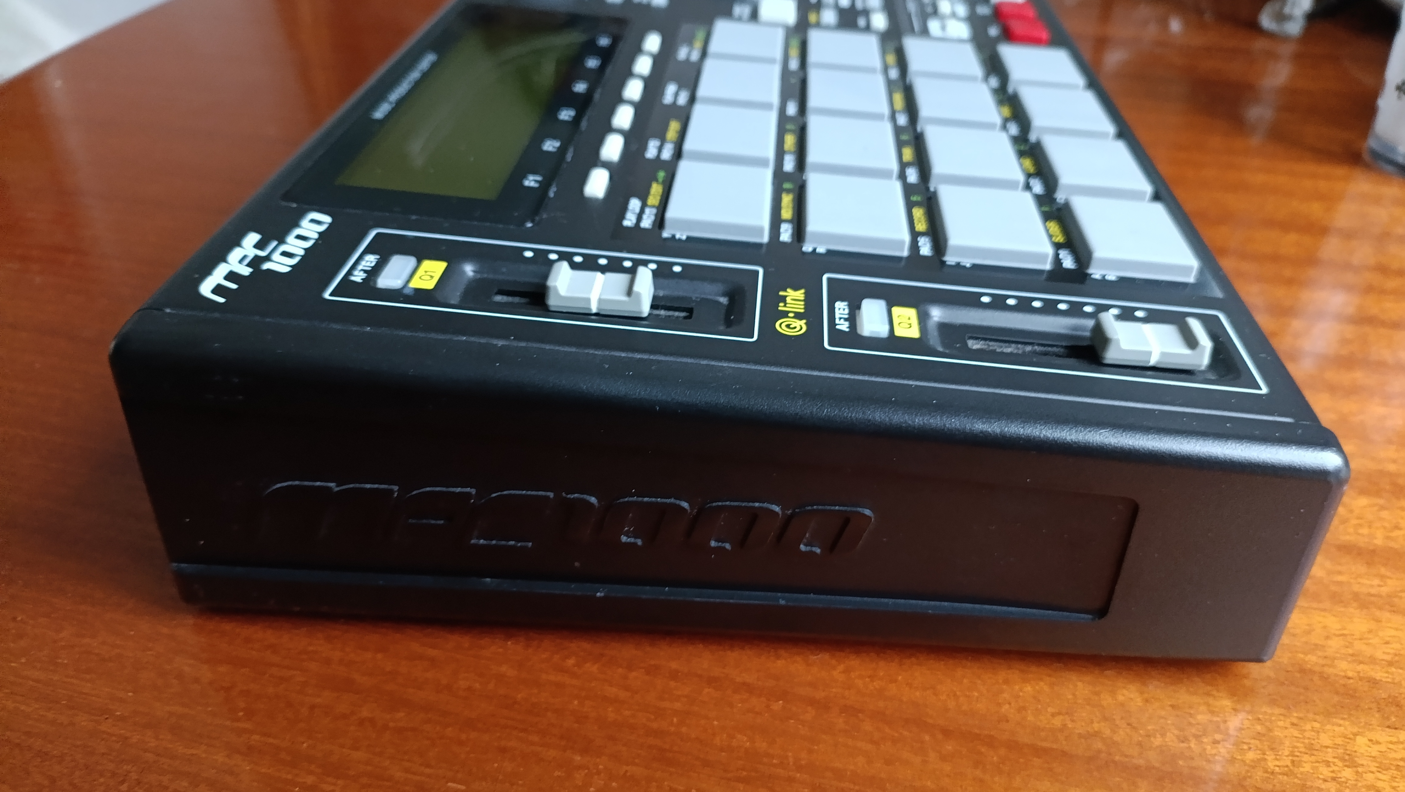 Akai Professional MPC1000 Black (29260)