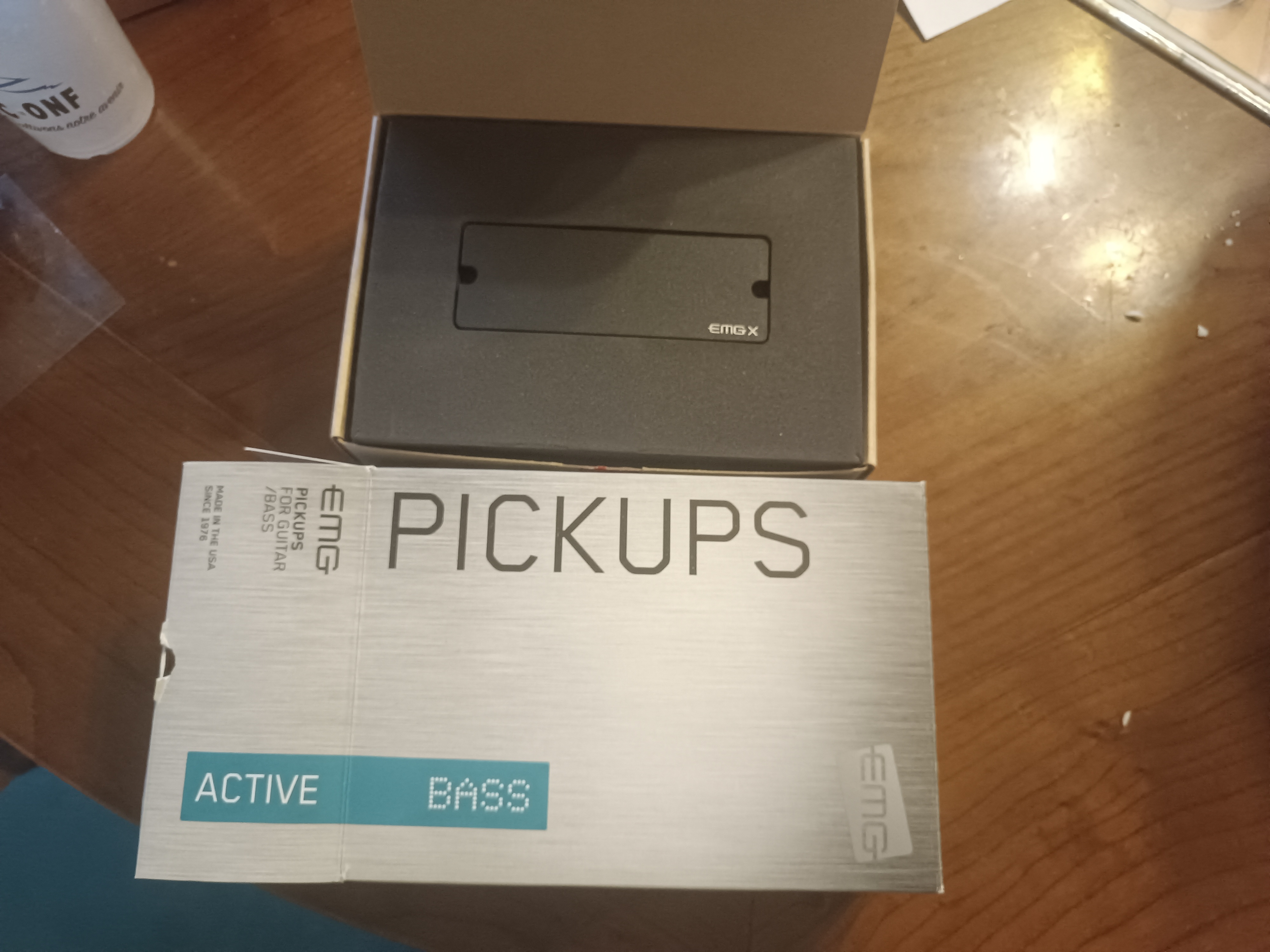 Vends micro basse 5 cordes EMG 40DCX neuf