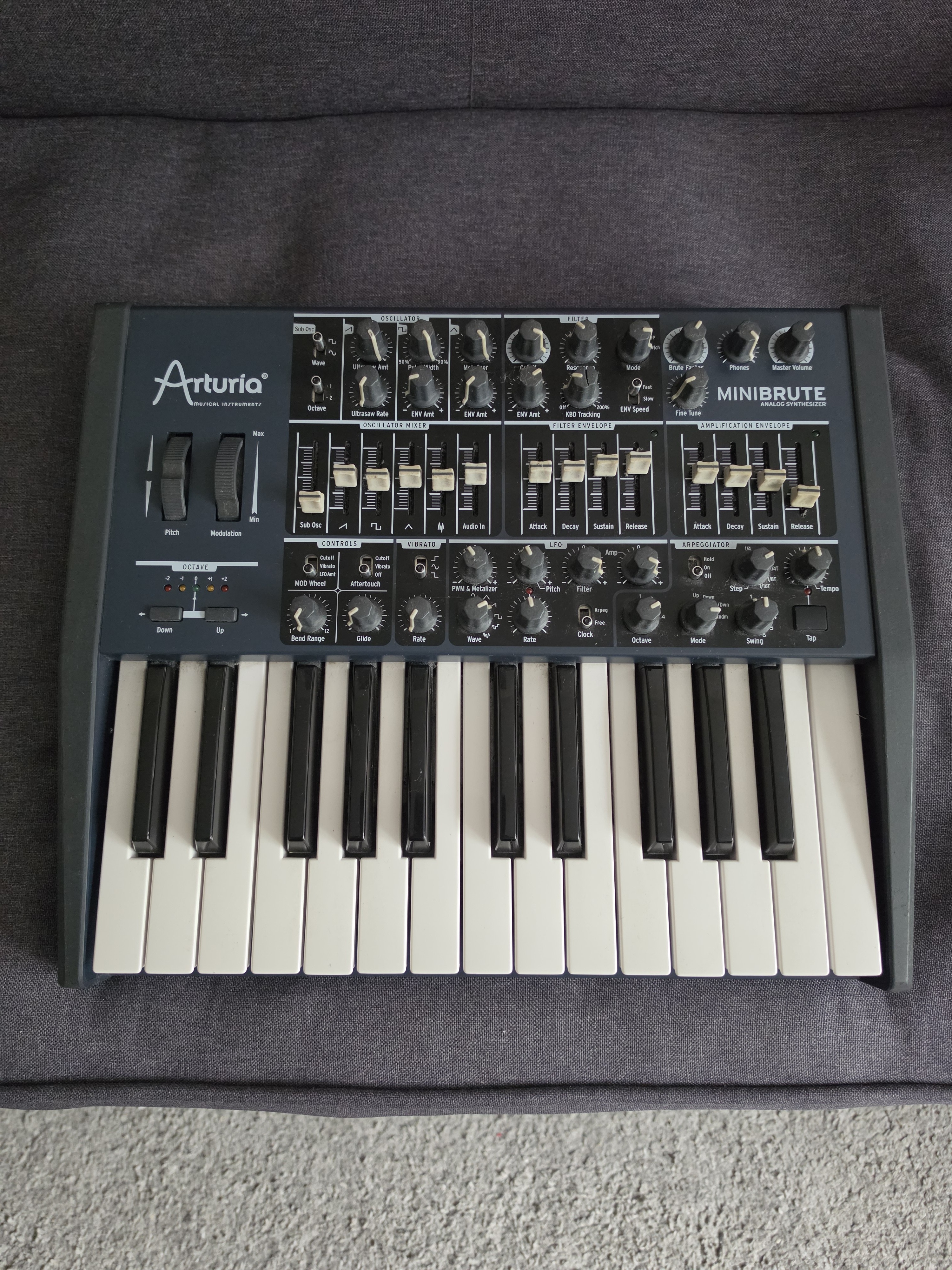 Arturia MiniBrute SE v1
