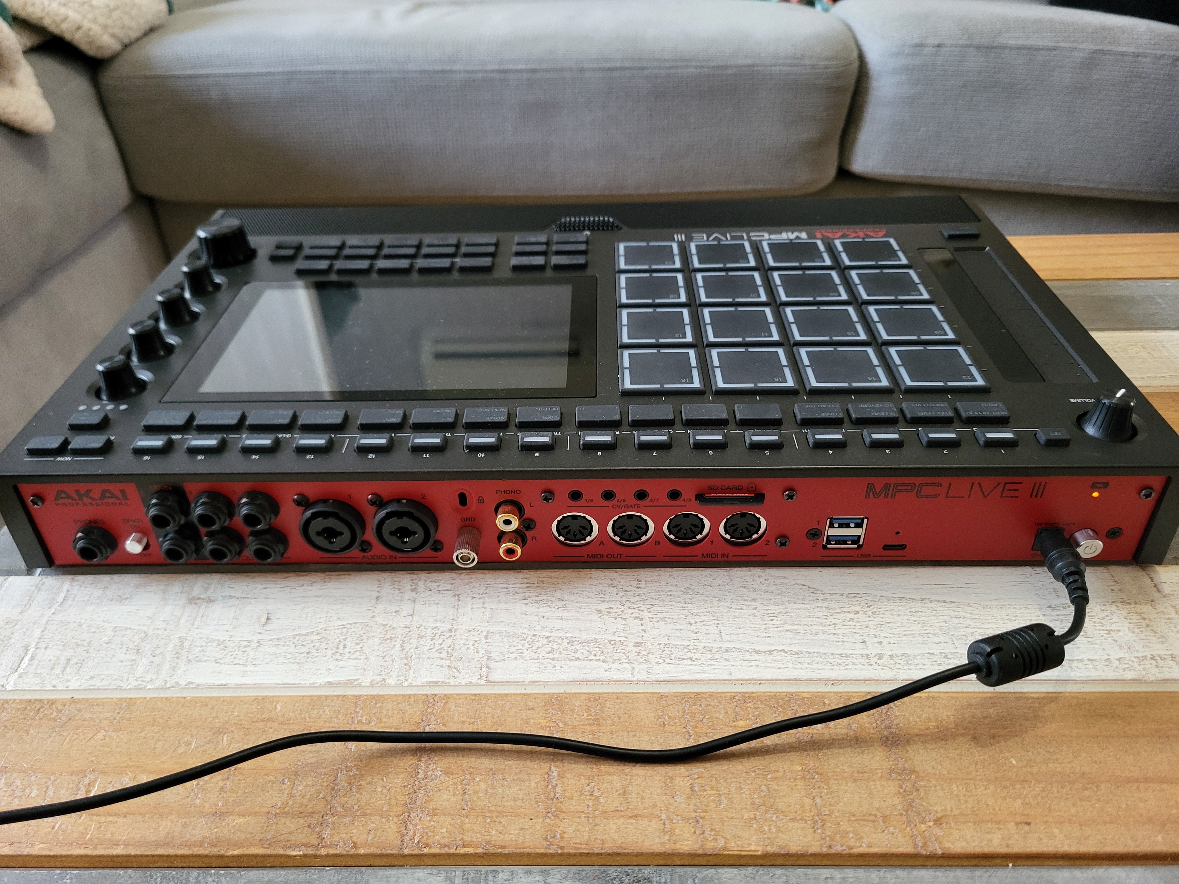 Akai Professional MPC Live III (48414)