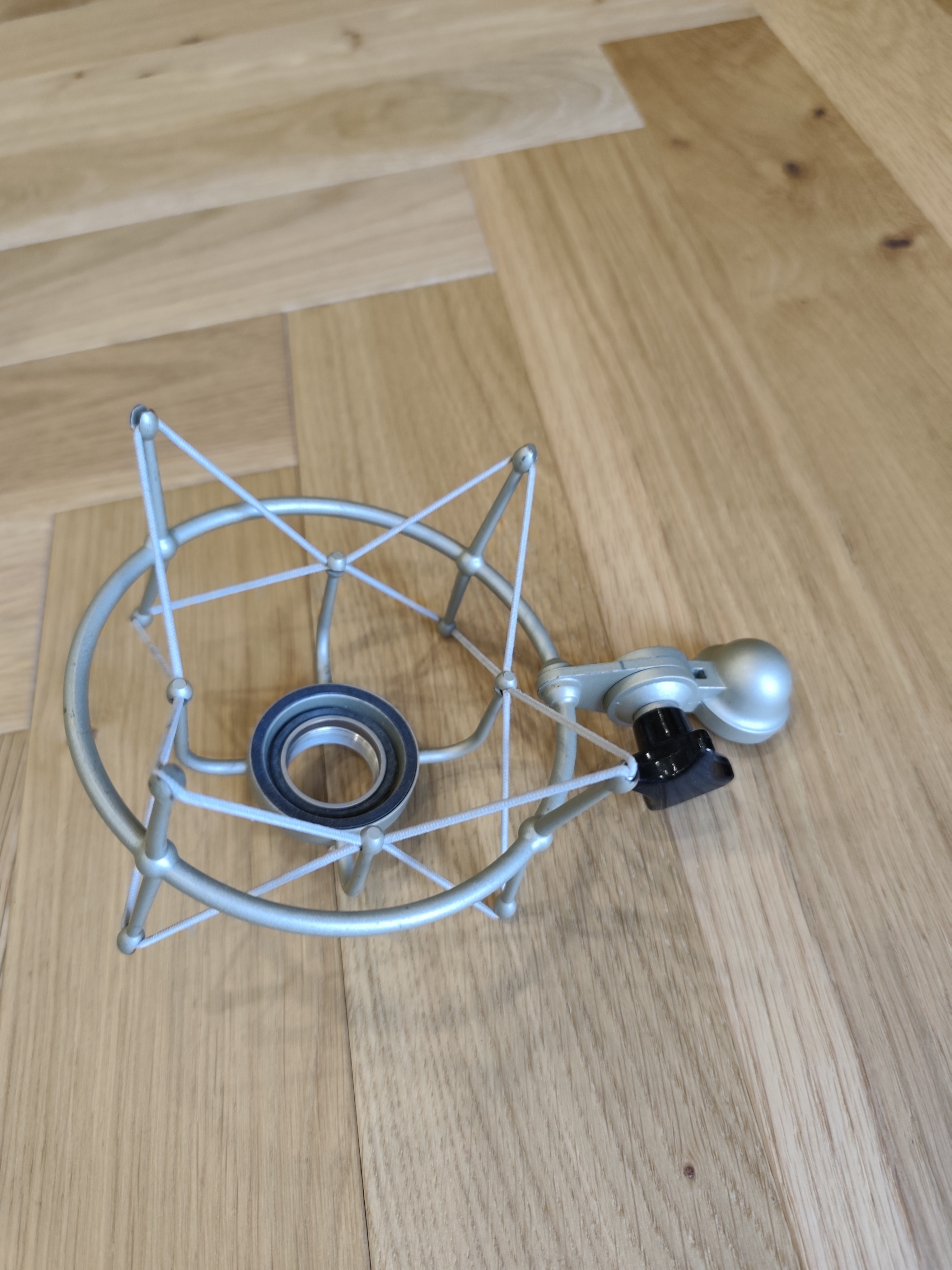 Suspension Neumann EA 1 plus accessoires prise de son 