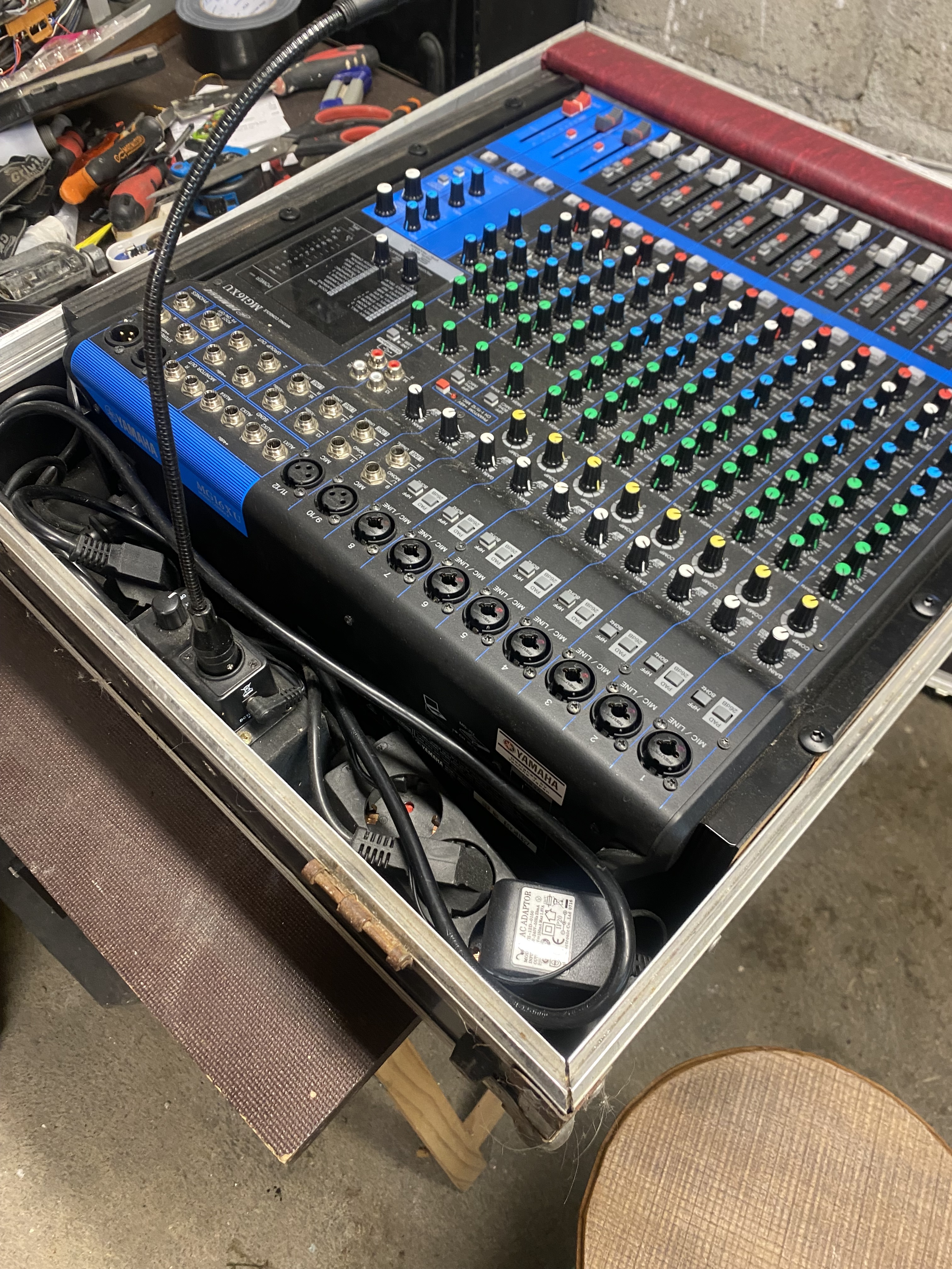 Table de mixage MG, 16 X U