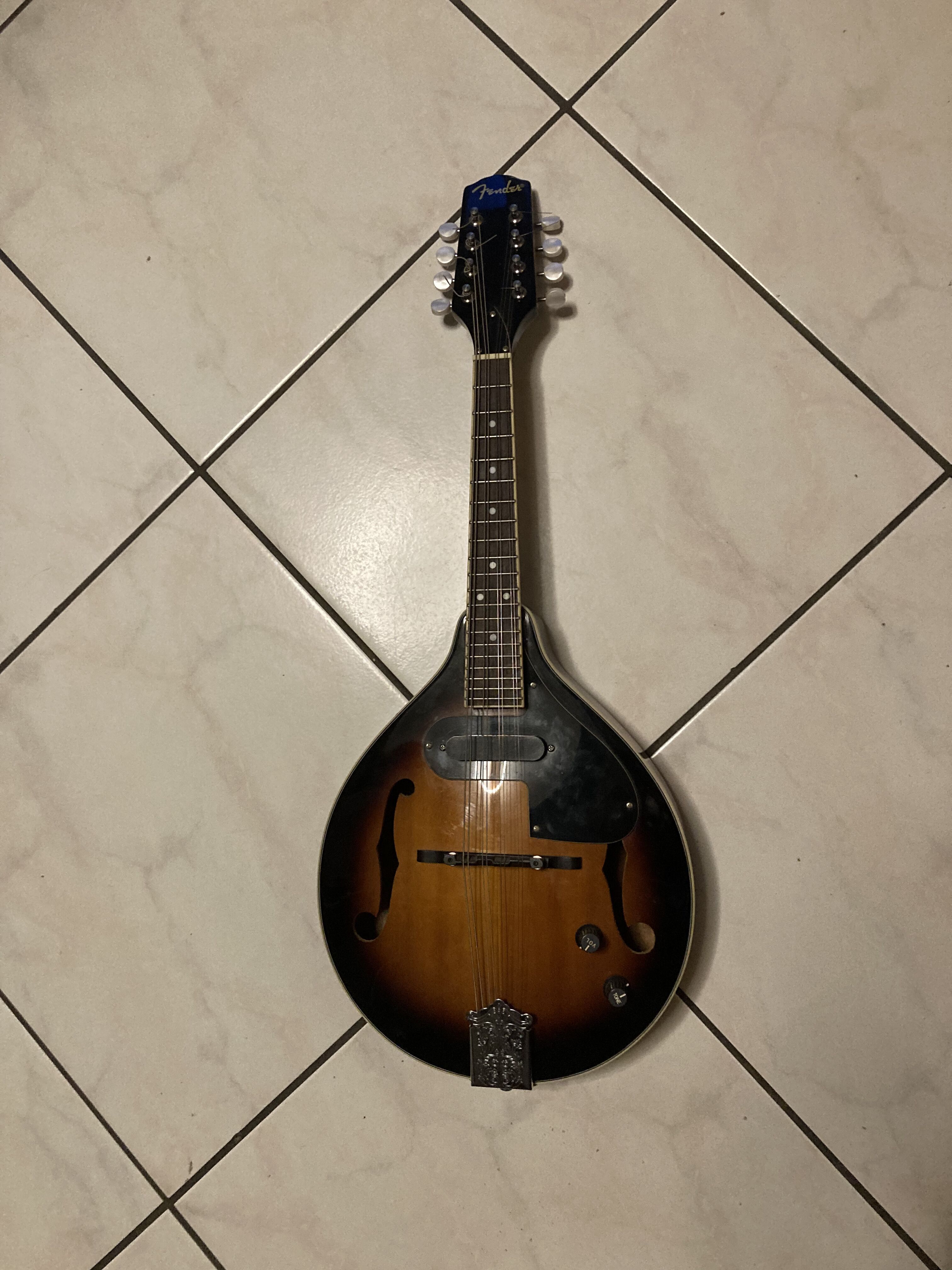 mandoline électro-acoustique  FENDER FM 52-E 