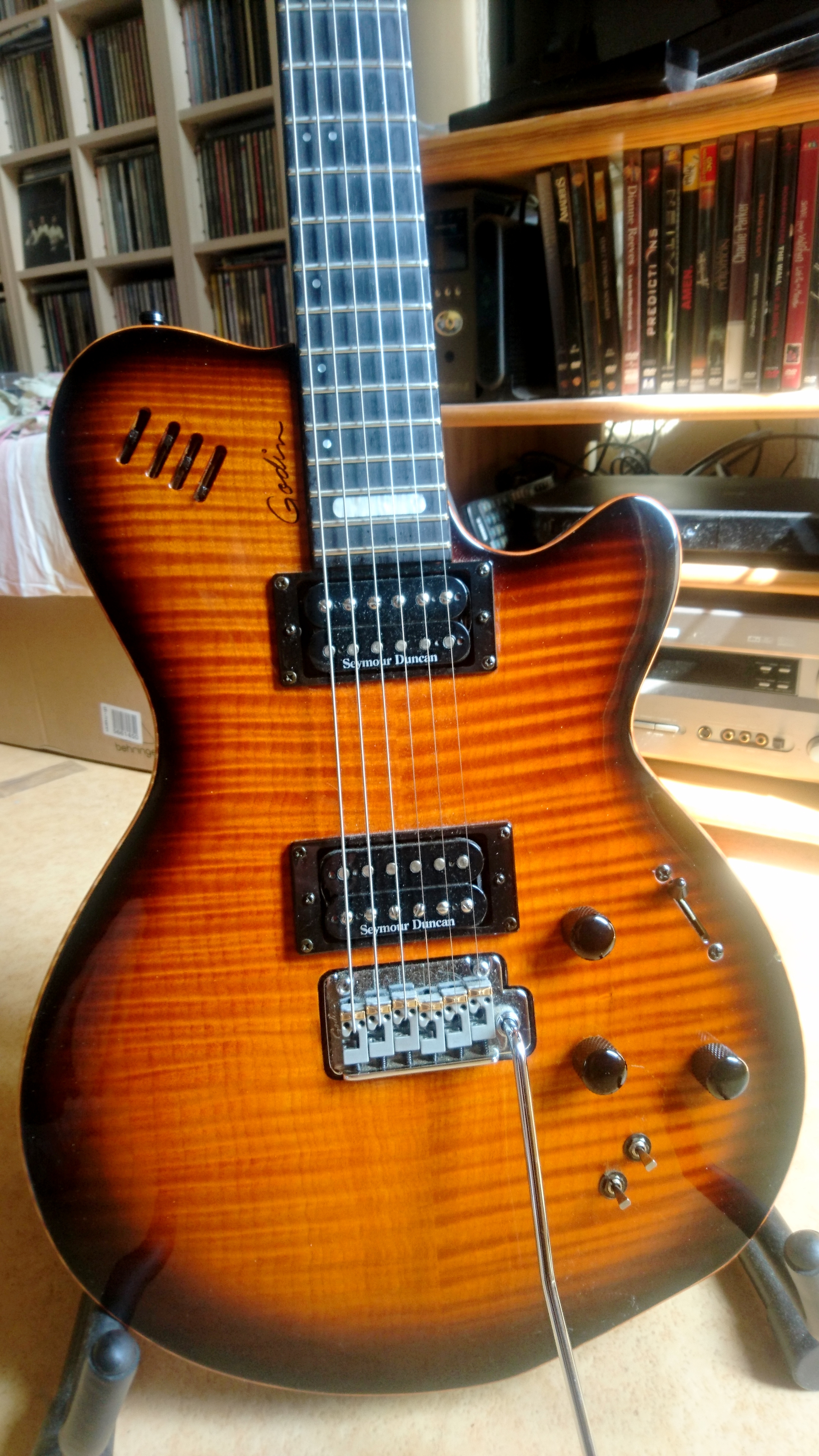 Godin guitare LGXT-SA Cognac Burst Flame AA