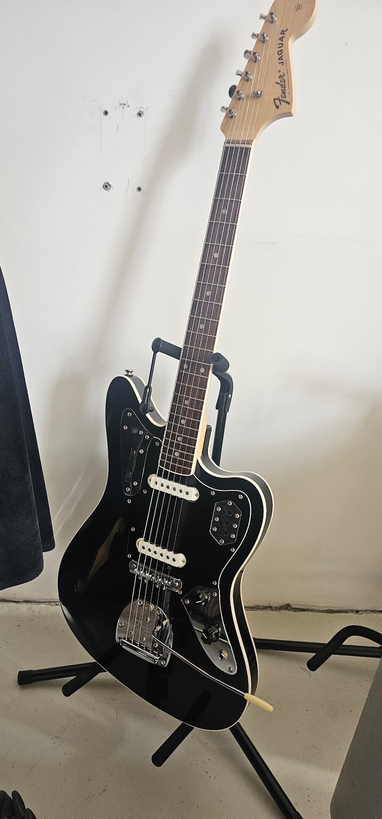 Fender Jaguar Thinline 2012 guitare de collection 150 exemplaires 