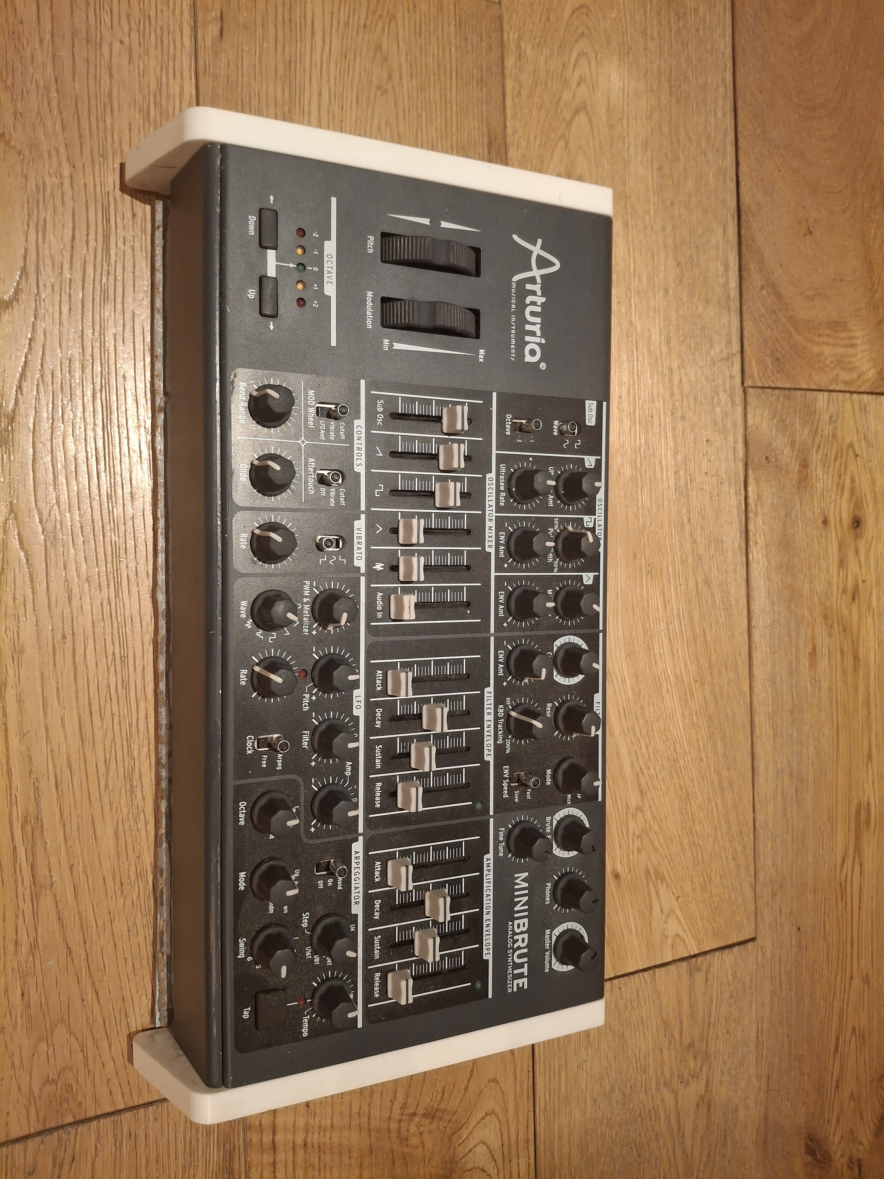 Arturia Minibrute 1 version rack
