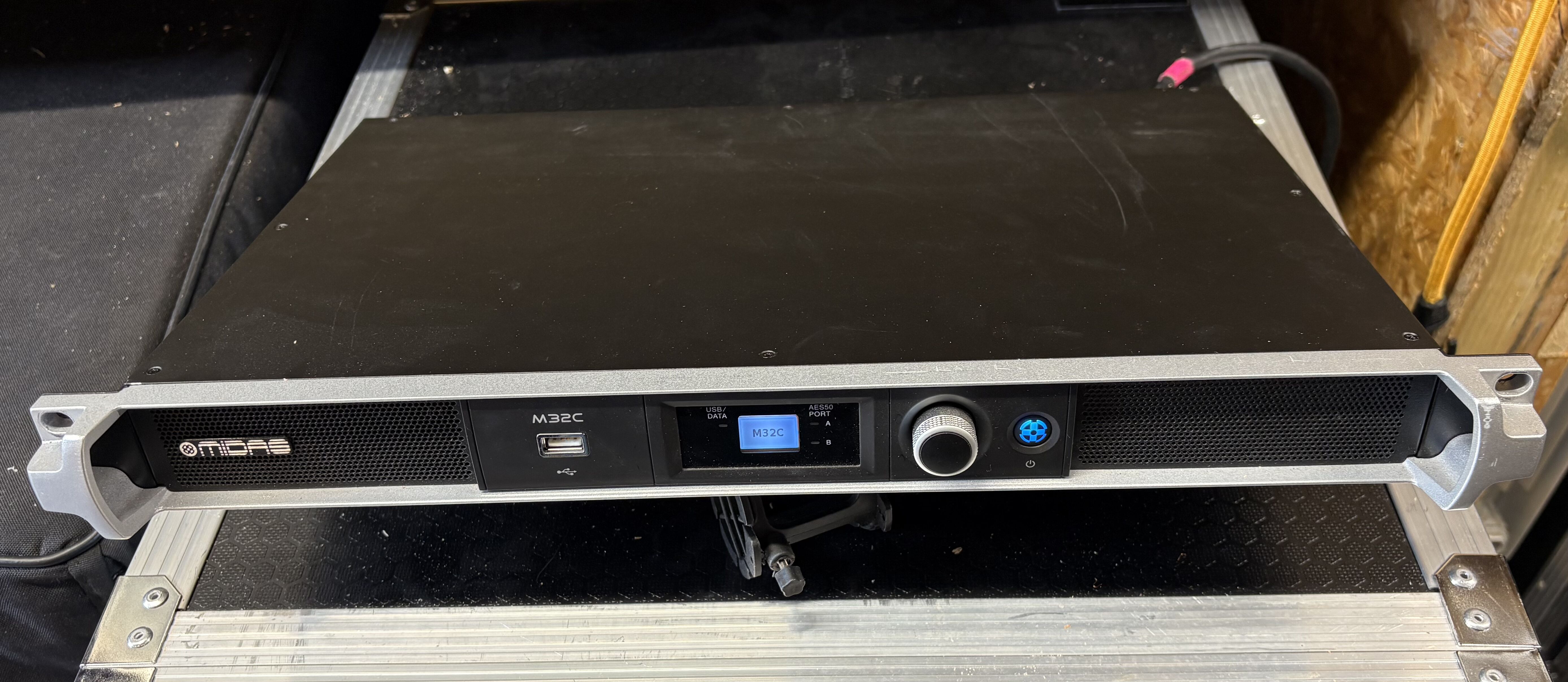 Vends Midas M32C avec carte DN32 usb  