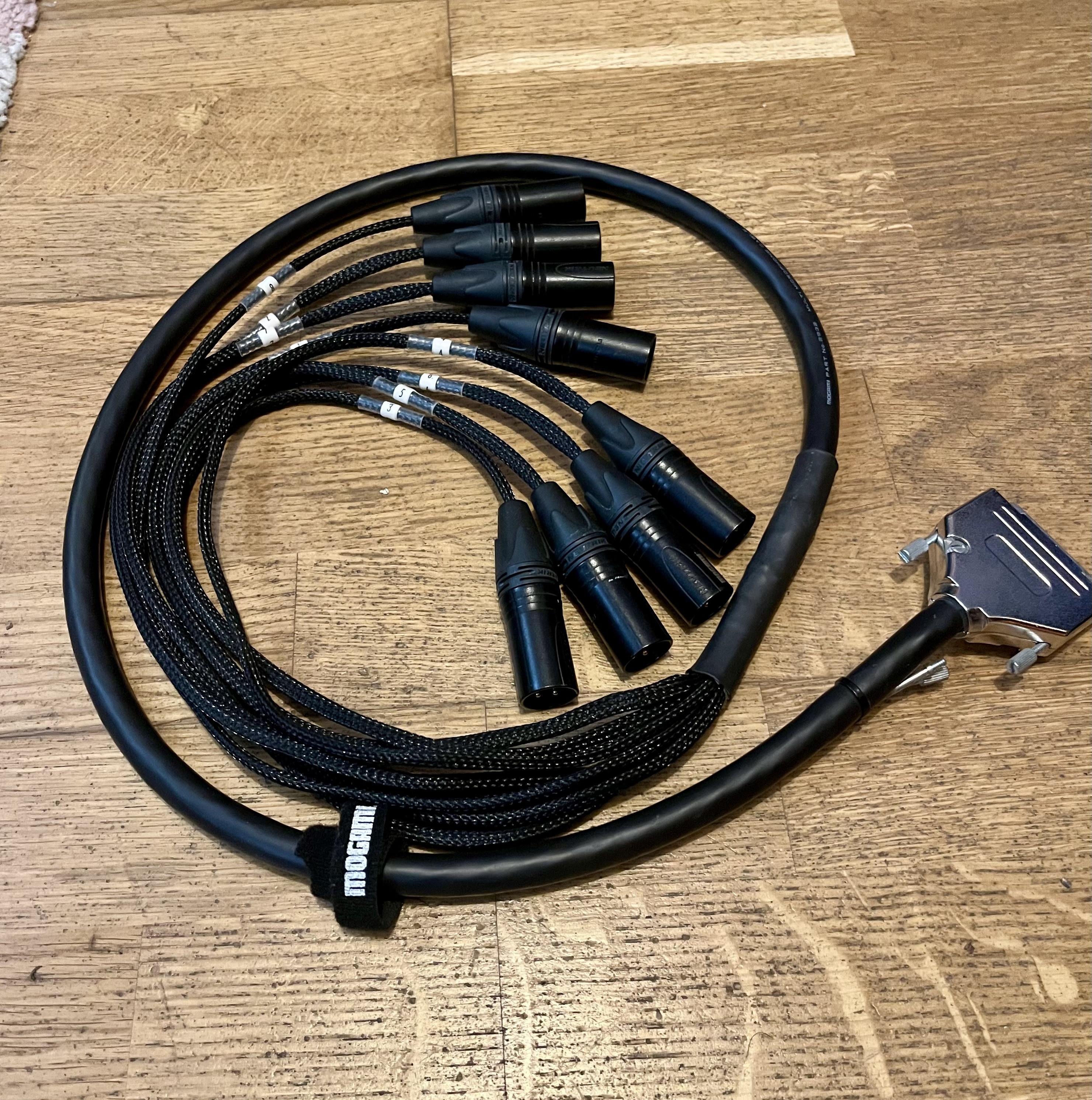 Mogami GOLD DB25 - XLR M (77030)