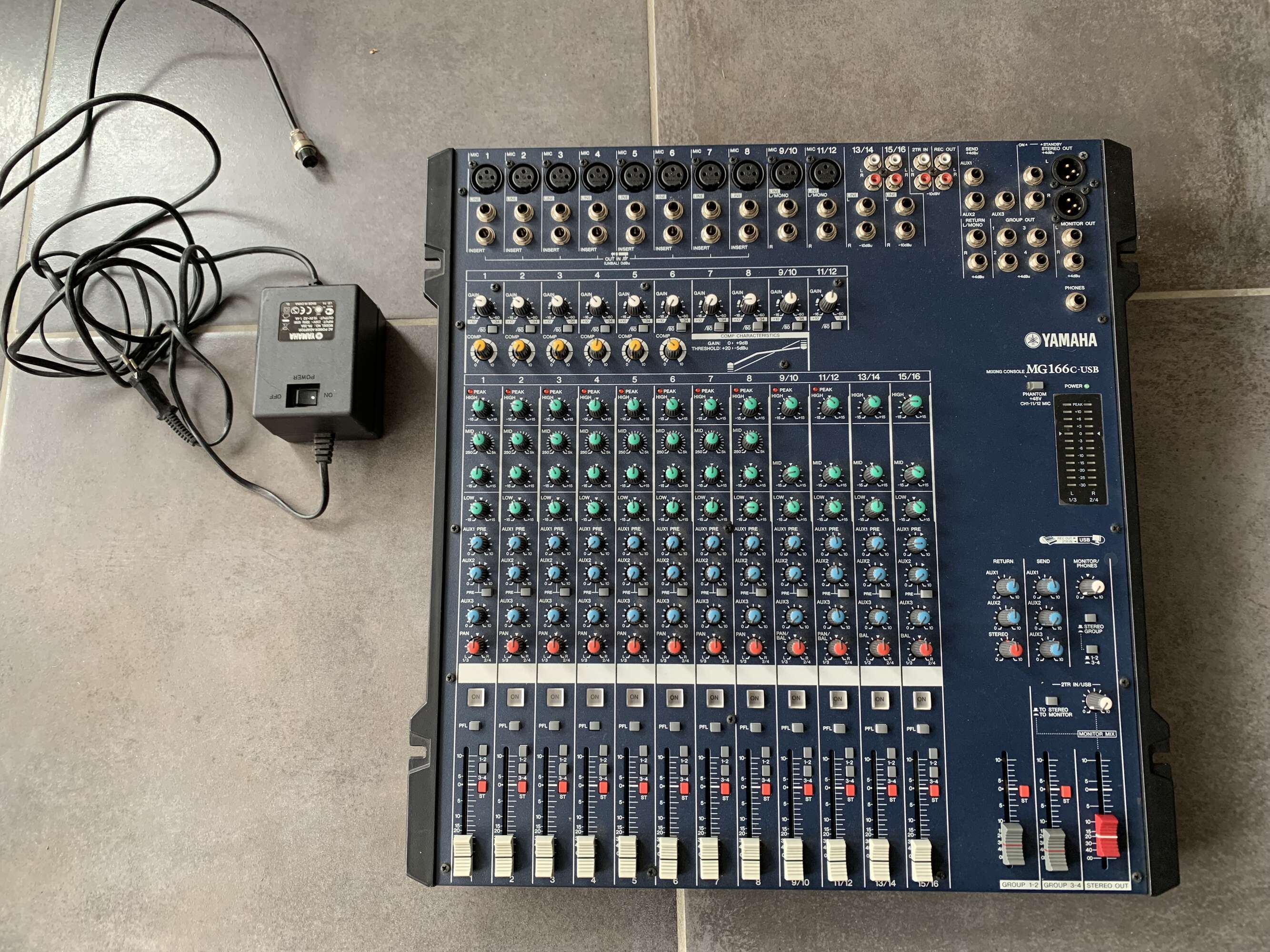Vends table mixage Yamaha MG166CUSB