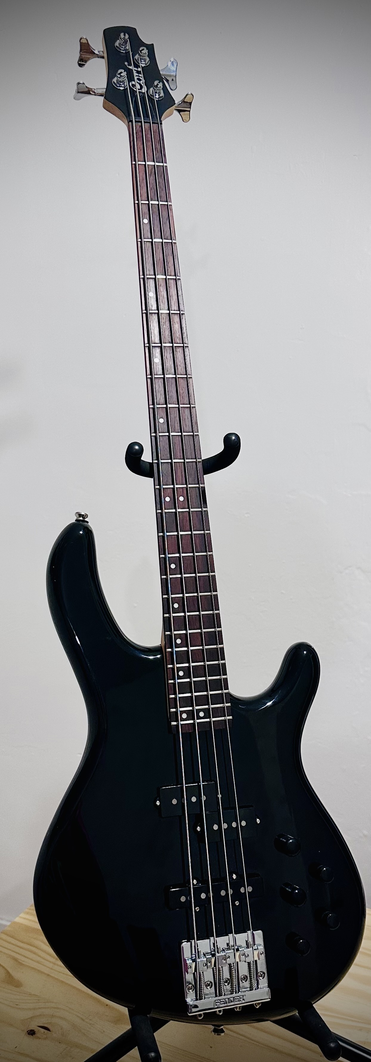 V/E basse Cort Action 4 active - micros Fender - Preamp Delano