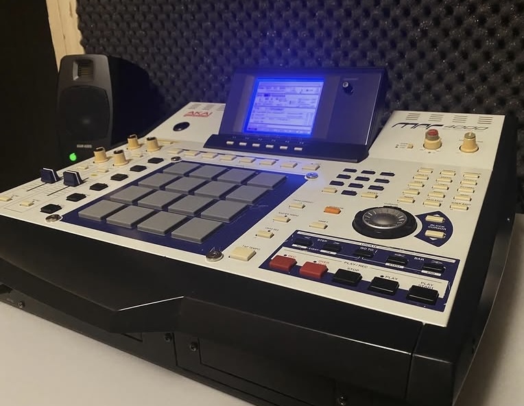 Akai mpc 4000 ecran neuf full ram hdd