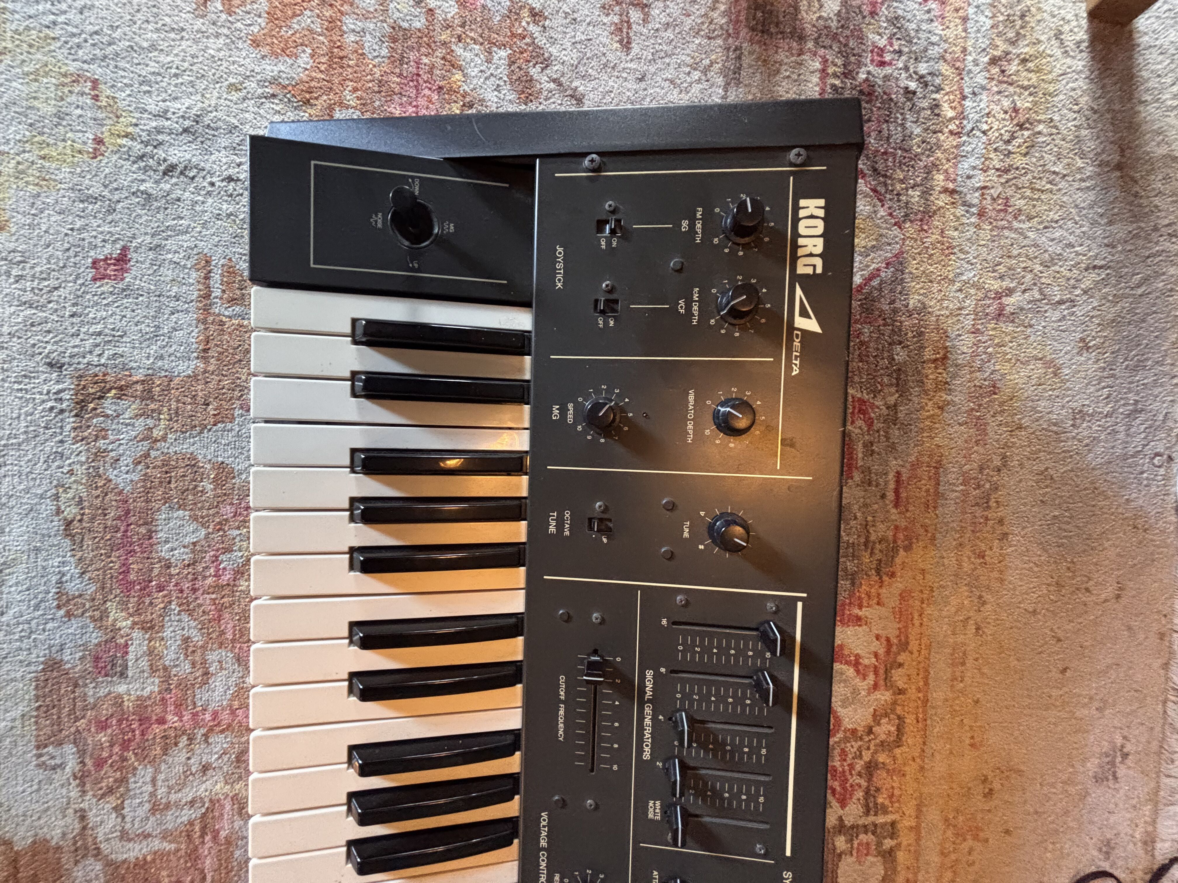 Korg Delta en très bon état