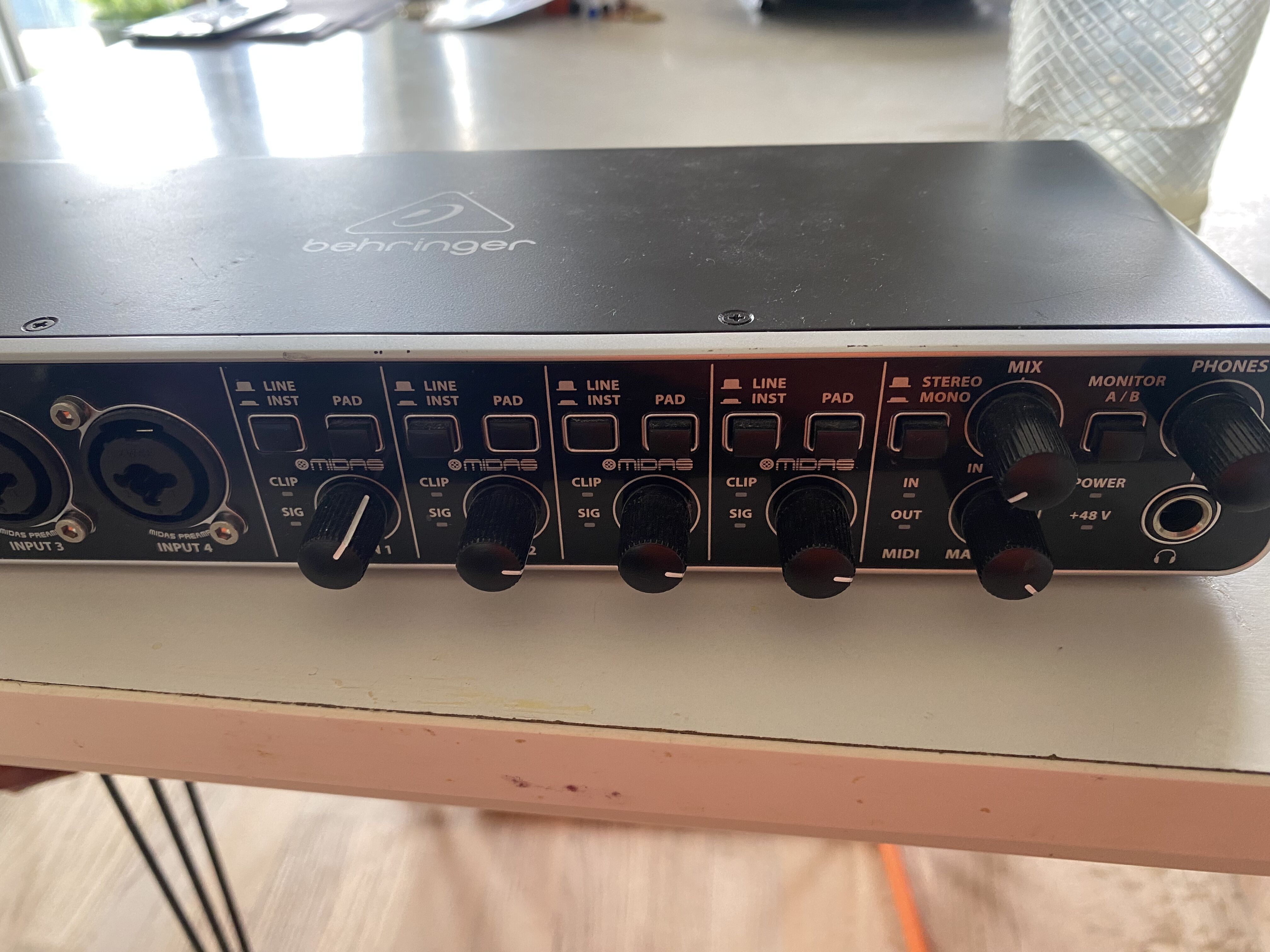 UMC 404HD  1
