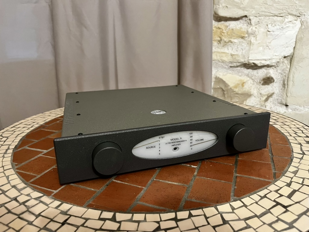 Avantgarde Acoustic Model 5 – Amplificateur intégré