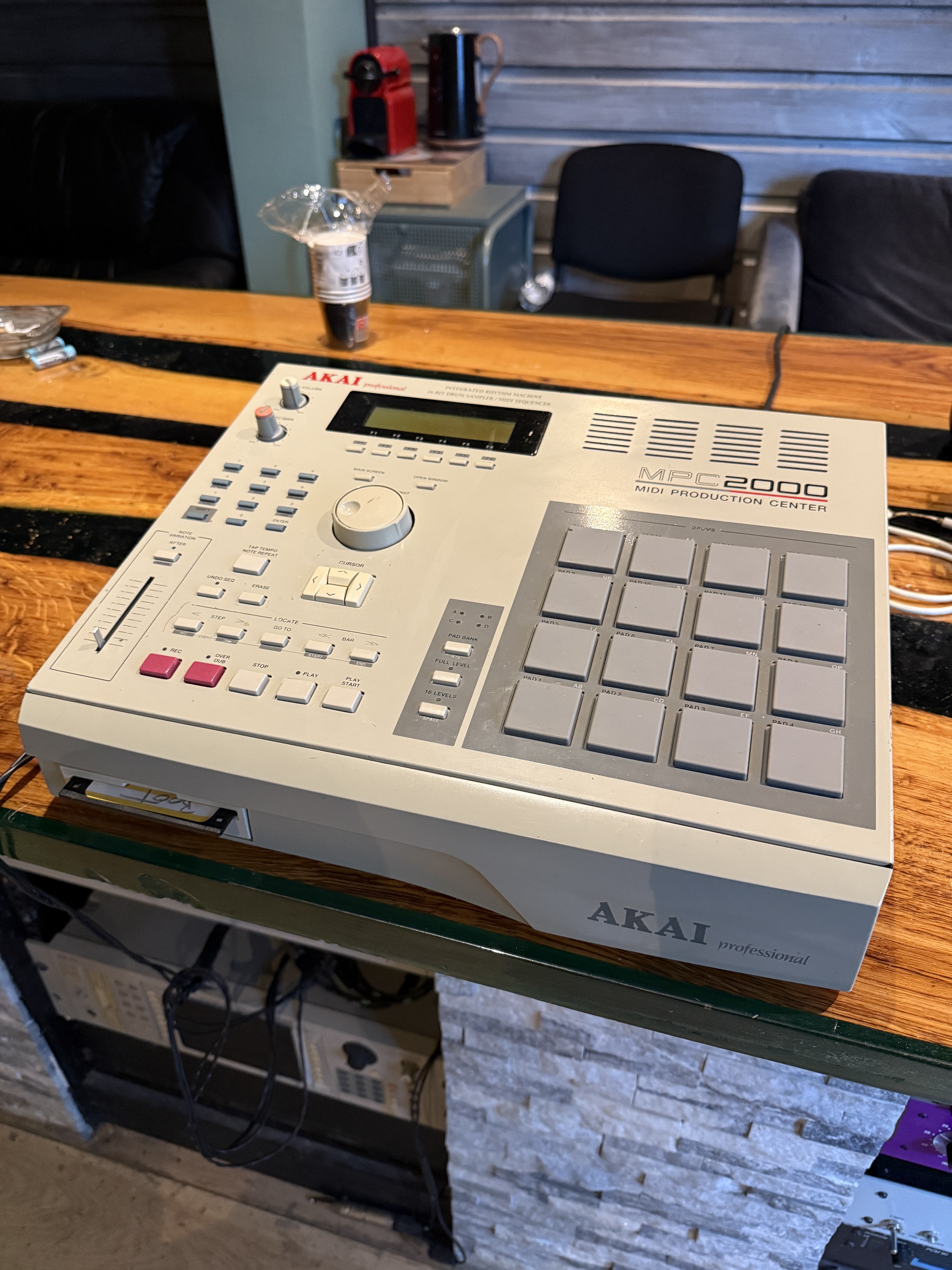 Akai MPC2000