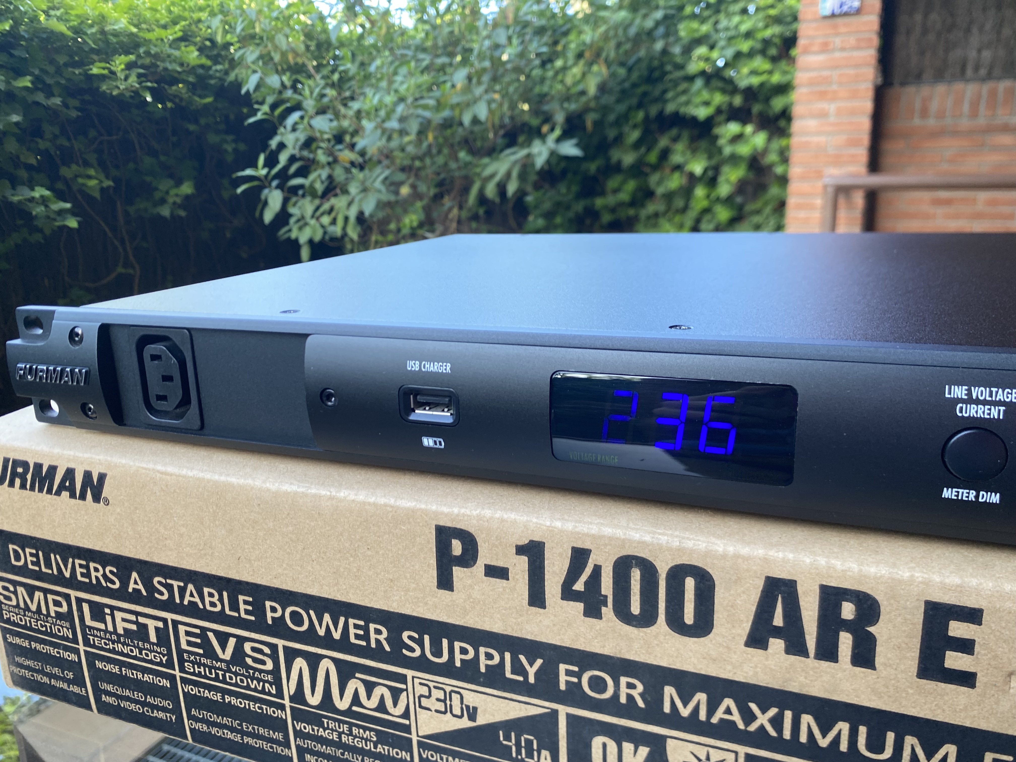 Furman P-1400 AR E  (24175)