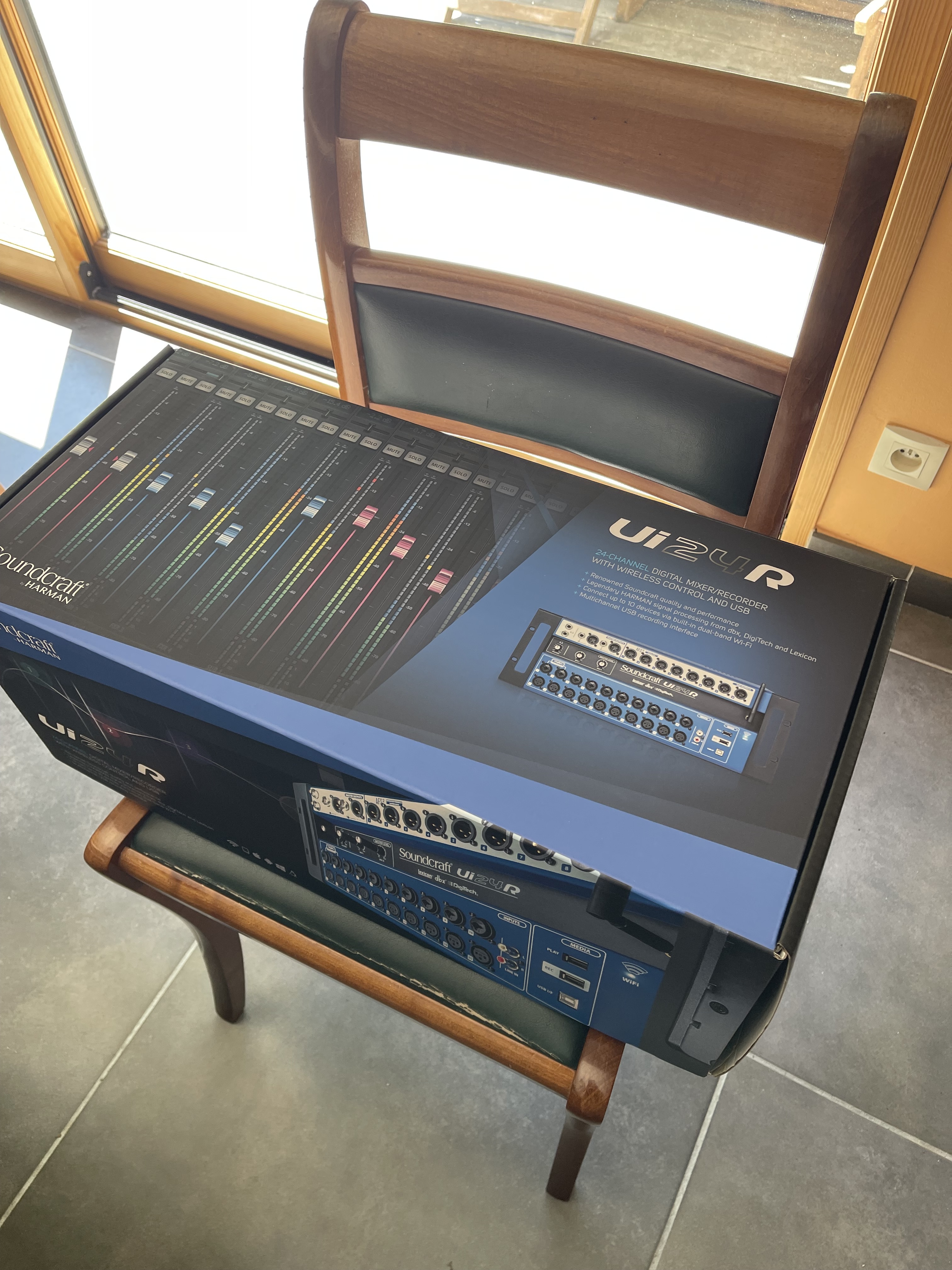 Soundcraft UI24R