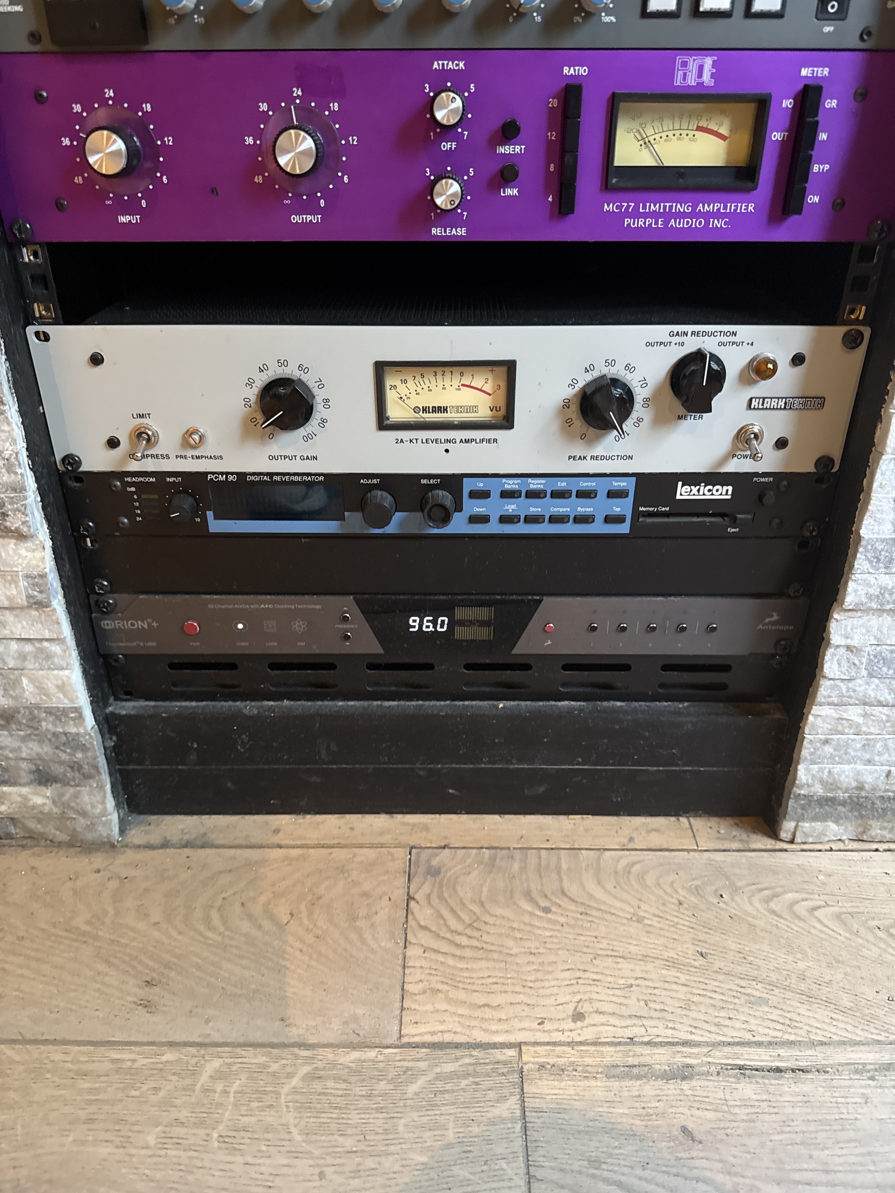 Klark Teknik KT-2A Avec Black Lion Audio T4BLA Opto