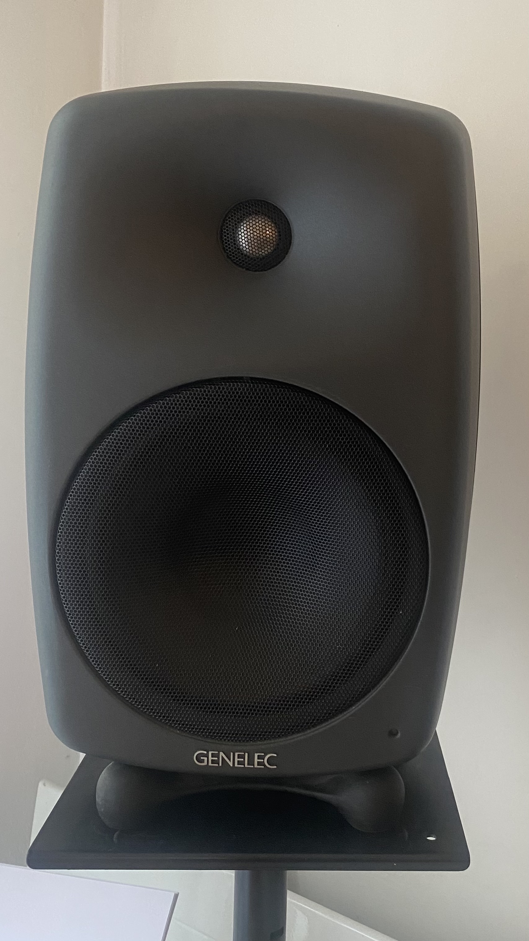 GENELEC 8050A RIGHT