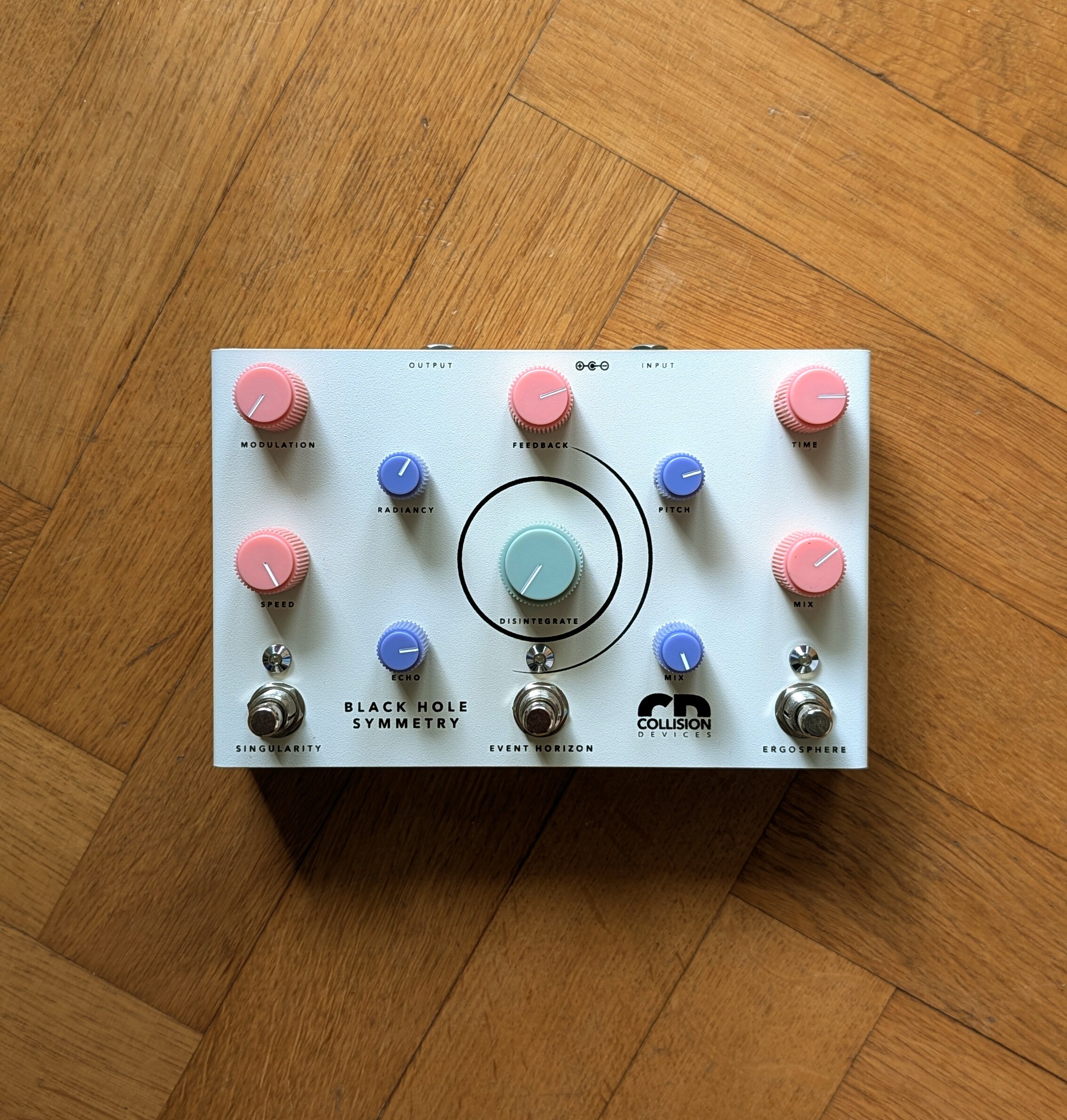 Collision Devices Black Hole Symmetry - neuve