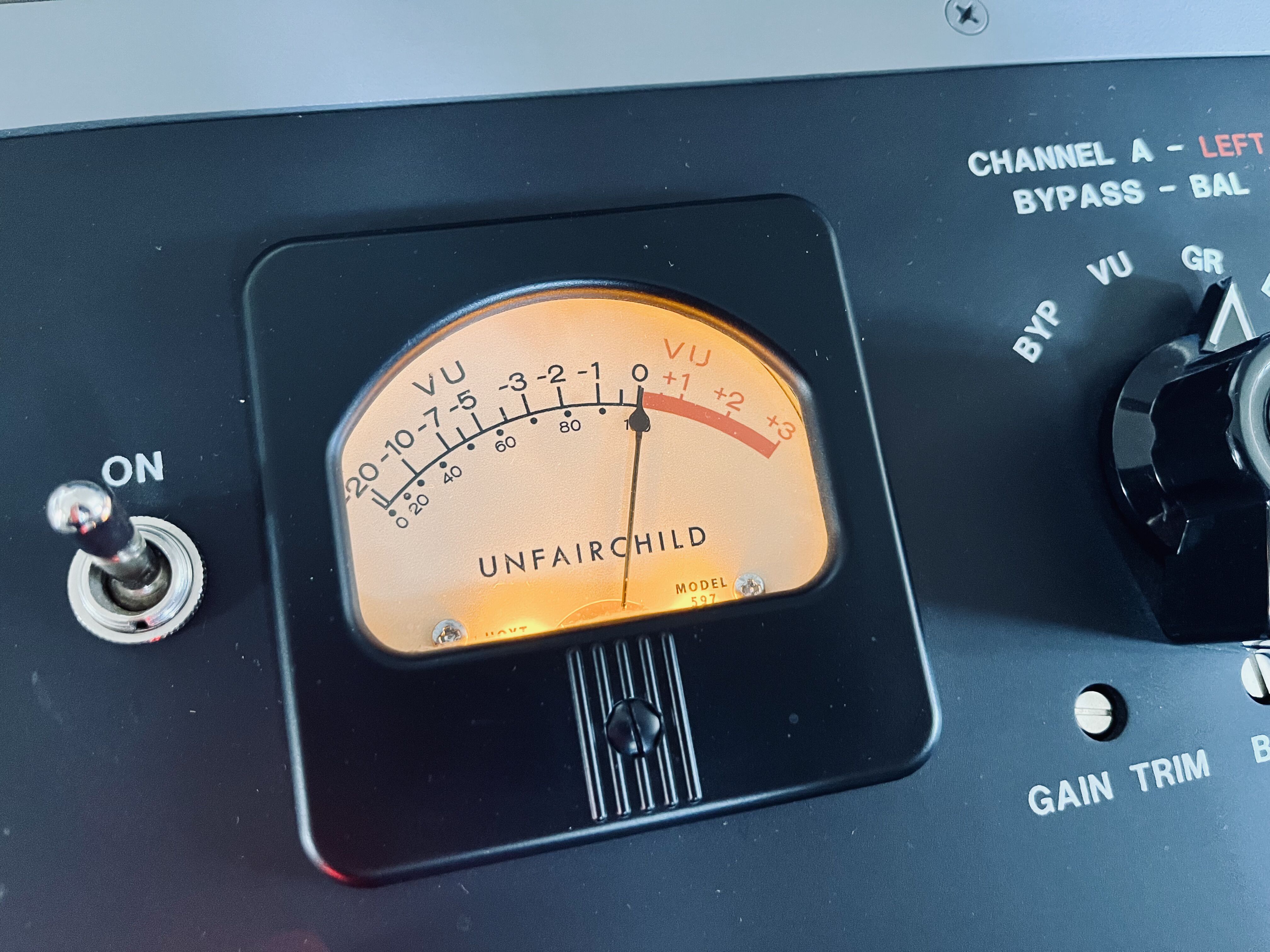 Undertone Audio UnFairchild 670M II + UNFA-1 – Compresseur Vari-Mu de mastering
