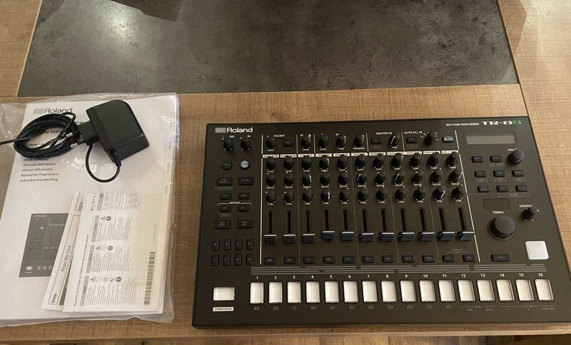 Roland TR-8S Drum Machine / Rhythmusmaschine