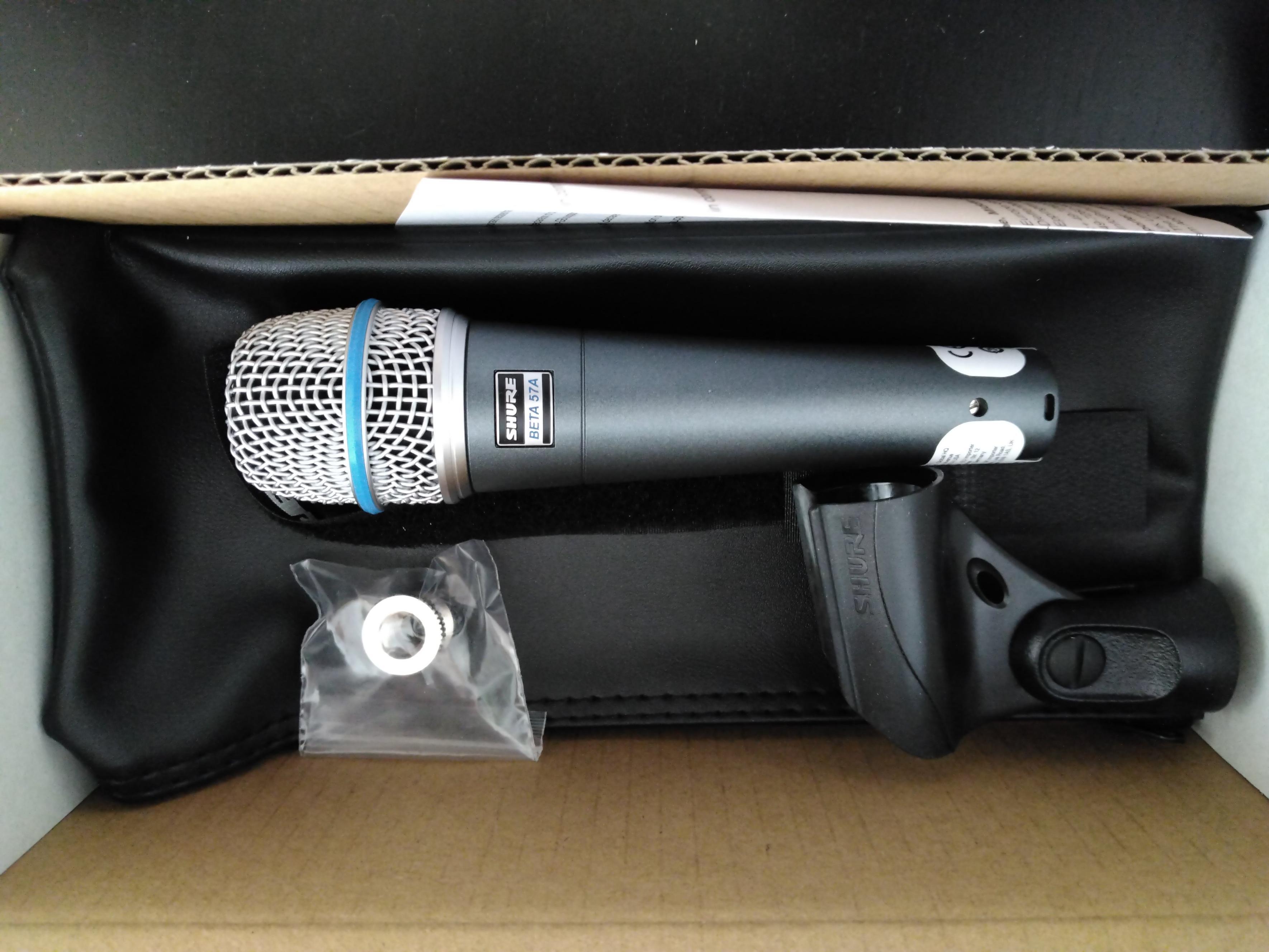 Vends Micro Shure Beta 57A + pince + housse - état neuf