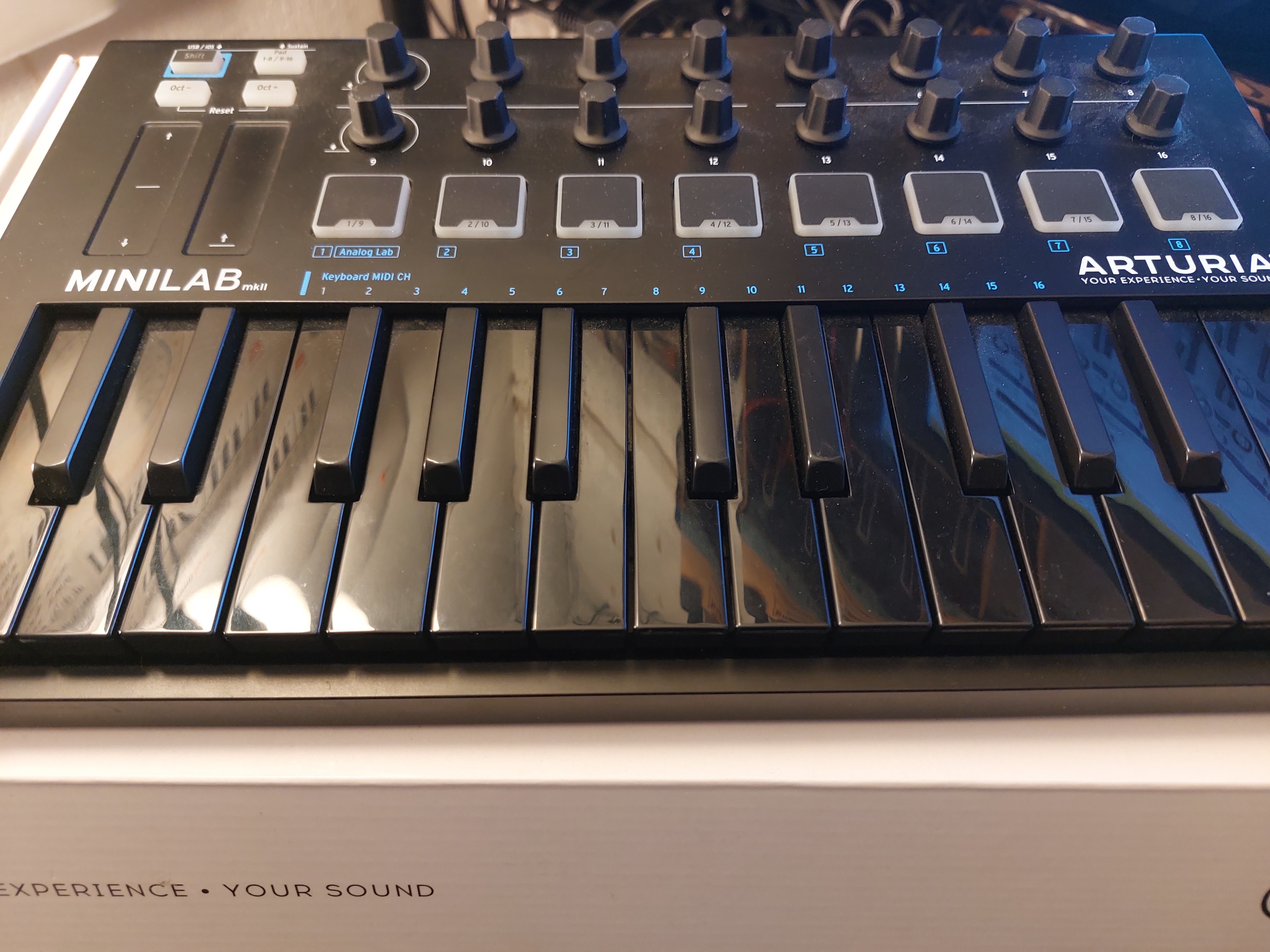 Arturia minilab black édition 