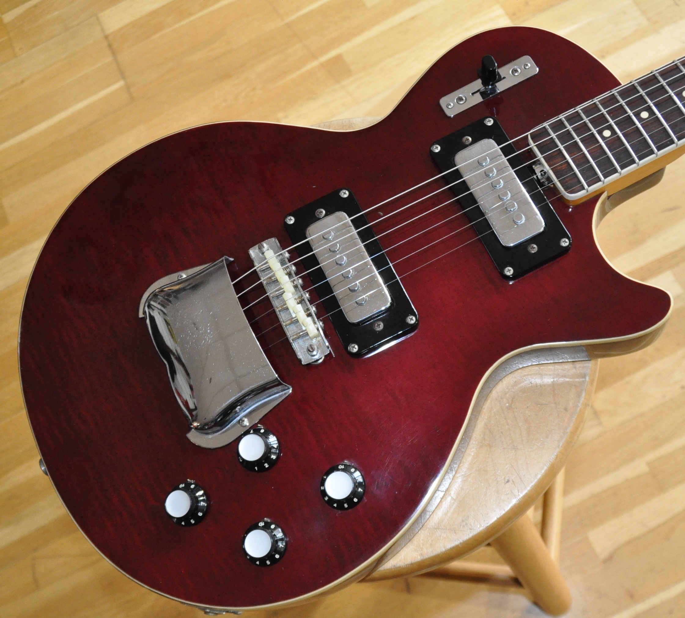 Eko Kiwi Cherry (1973 Made In Italy)