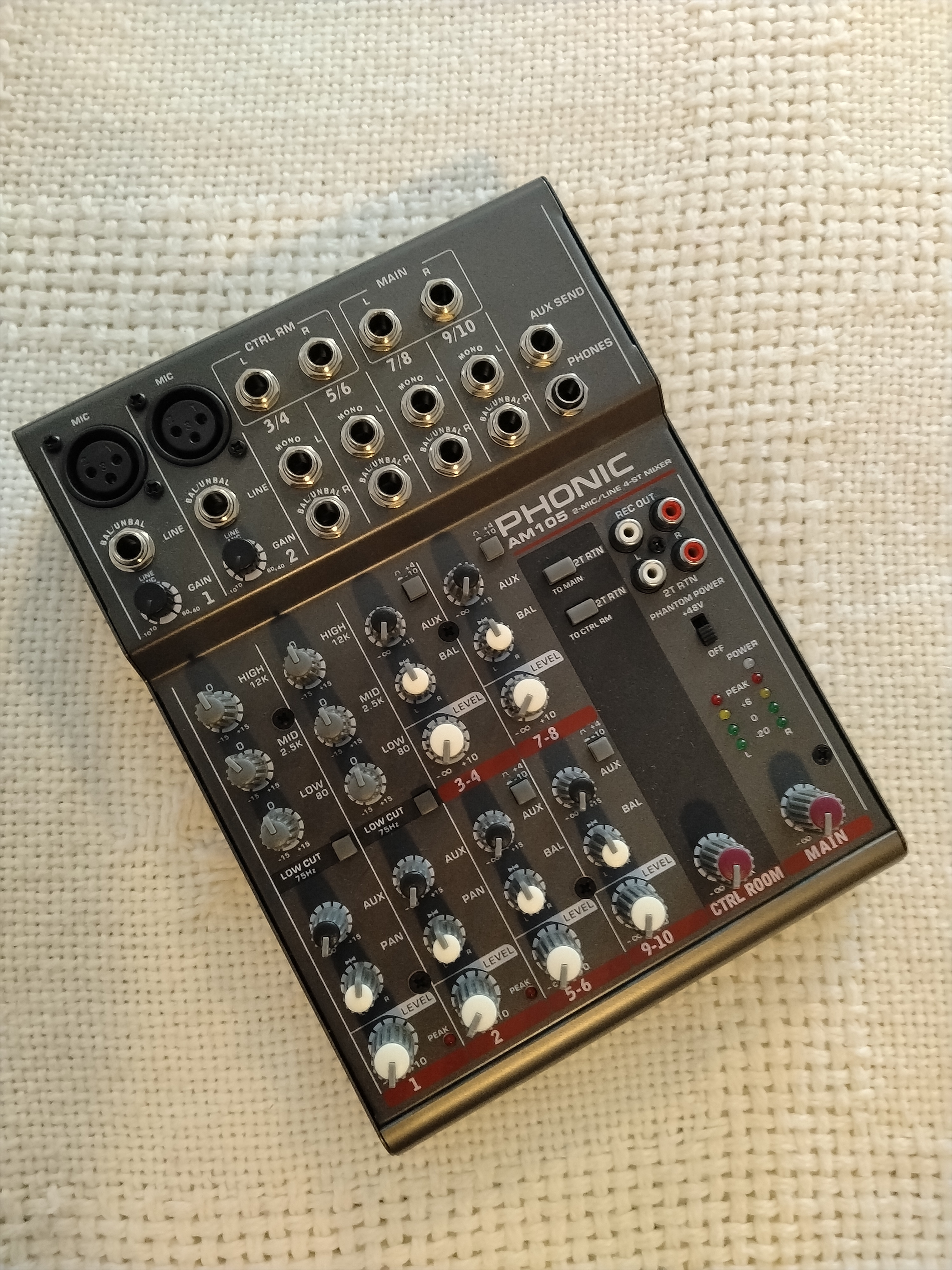 Table de mixage compacte Phonic AMX 105 10 entrées