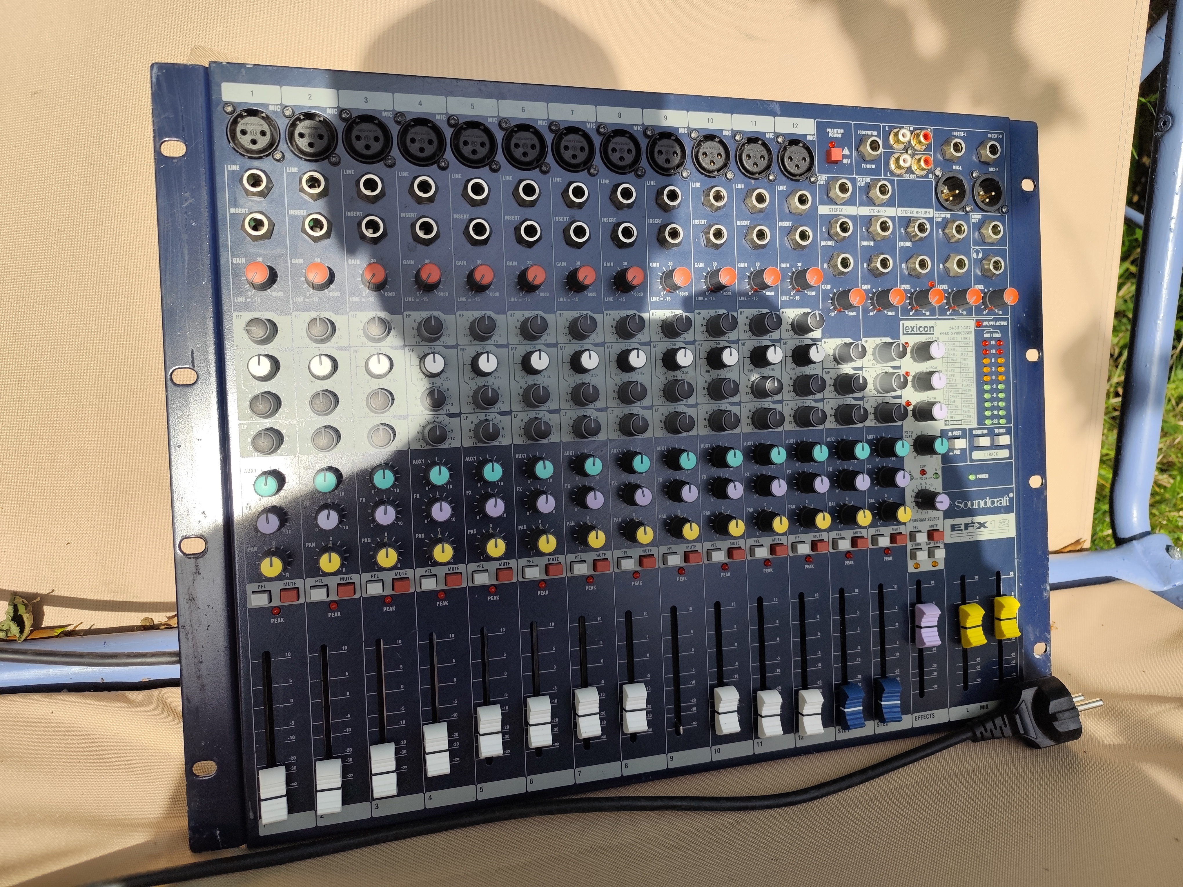 Vends console soundcraft EFX12