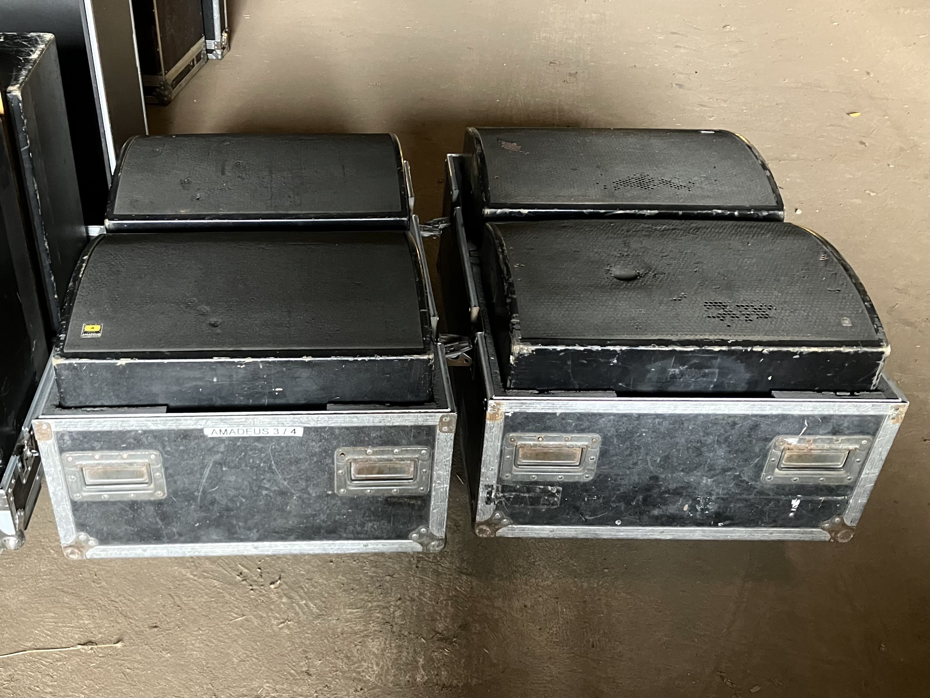 Vends 6 Wedges AMADEUS MPB 600 R avec 3 Fly Case de 2