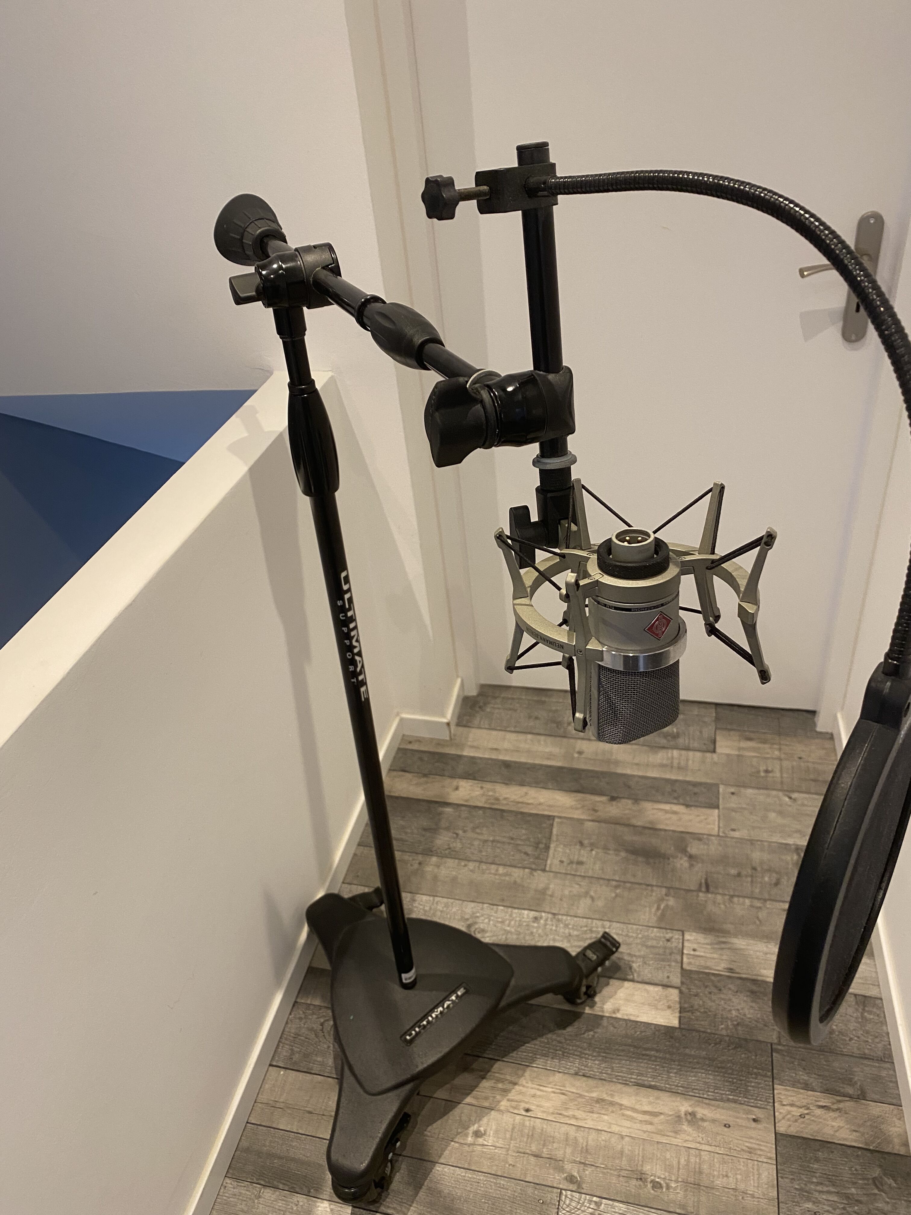 Neumann TLM 102 Studio Set + pied Ultimate Support + antipop