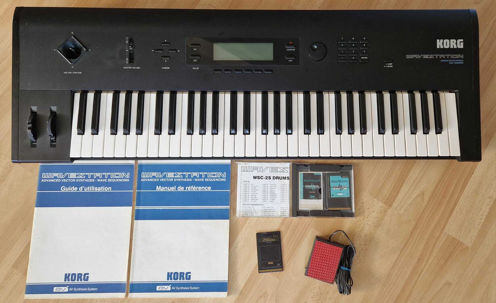 Korg Wavestation + cards + pédale 