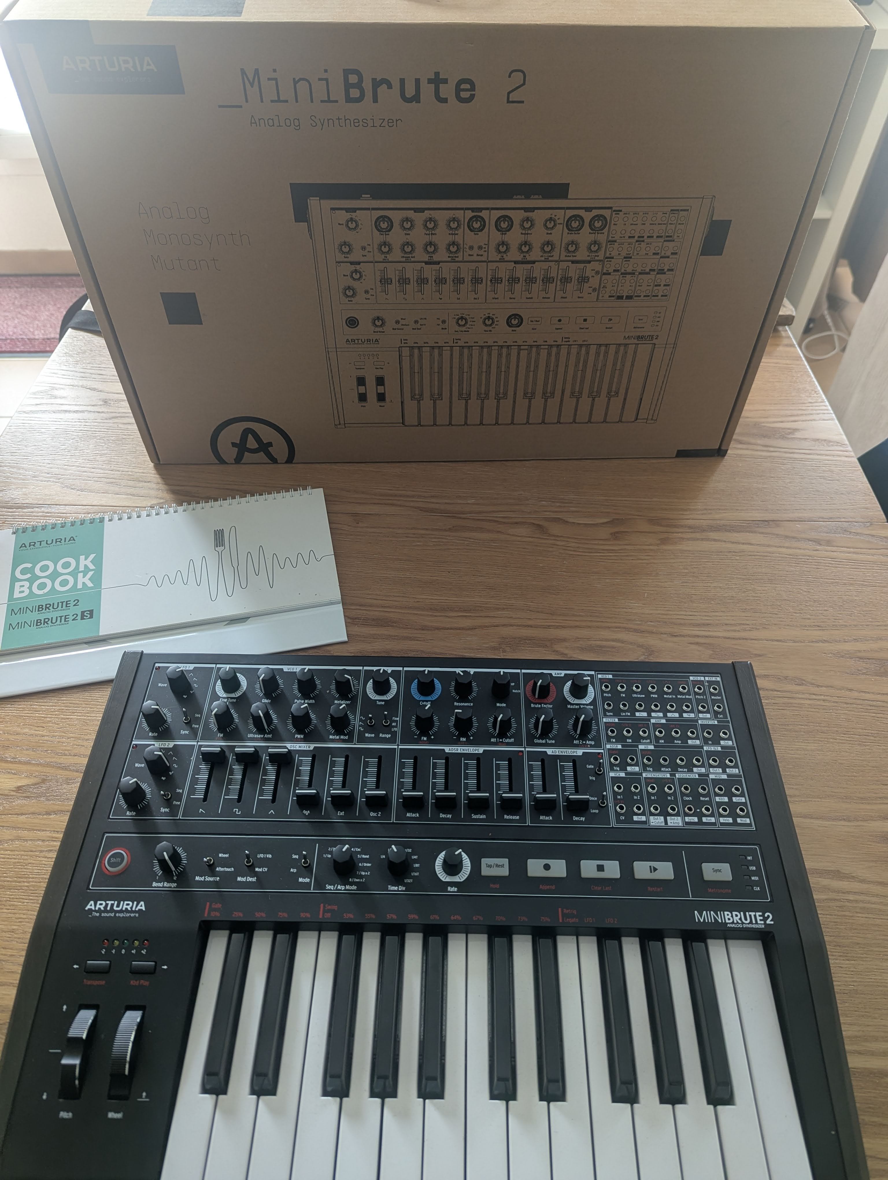 Vends synthé semi-modulaire Arturia Minibrute 2