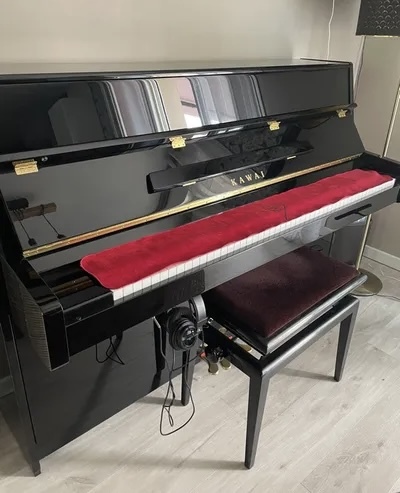 Piano droit Kawai K15-E – Excellent état