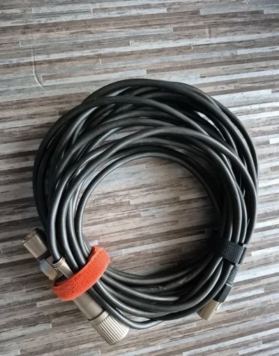 Neumann U87 P48 Vintage – Excellent état  Vend magnifique Neumann U87 P48 vintage, référence studio utilisé sur d’innombrables 