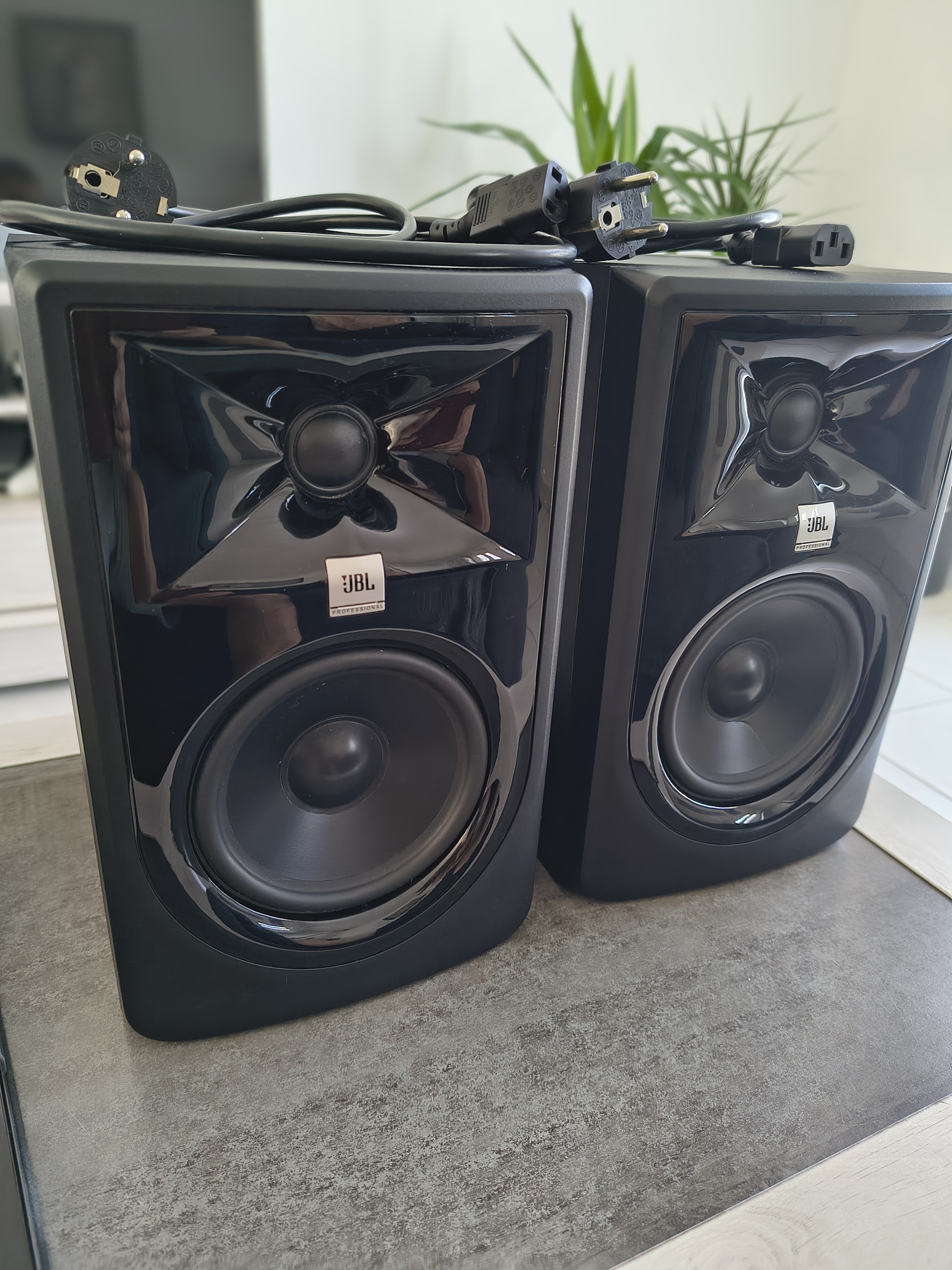Vends 2 enceintes JBL 305p mkII