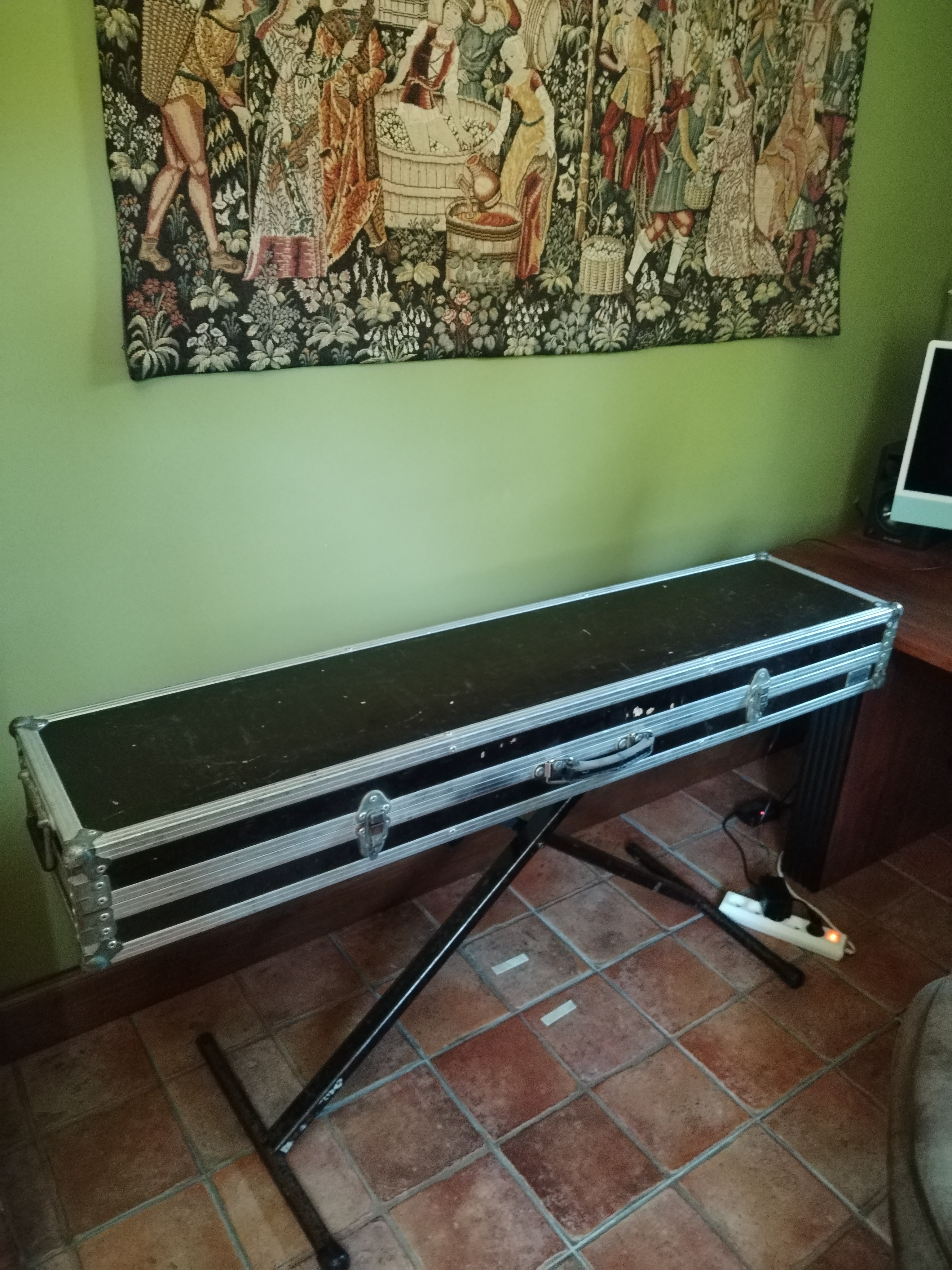 Vend piano numérique Korg SP200 avec fly case adapté 