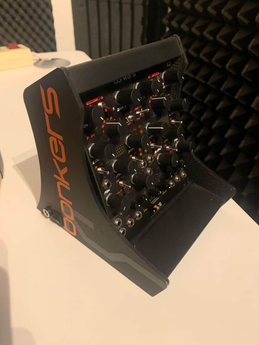 Raw Analogue Sound Bonkers avec Standalone Case