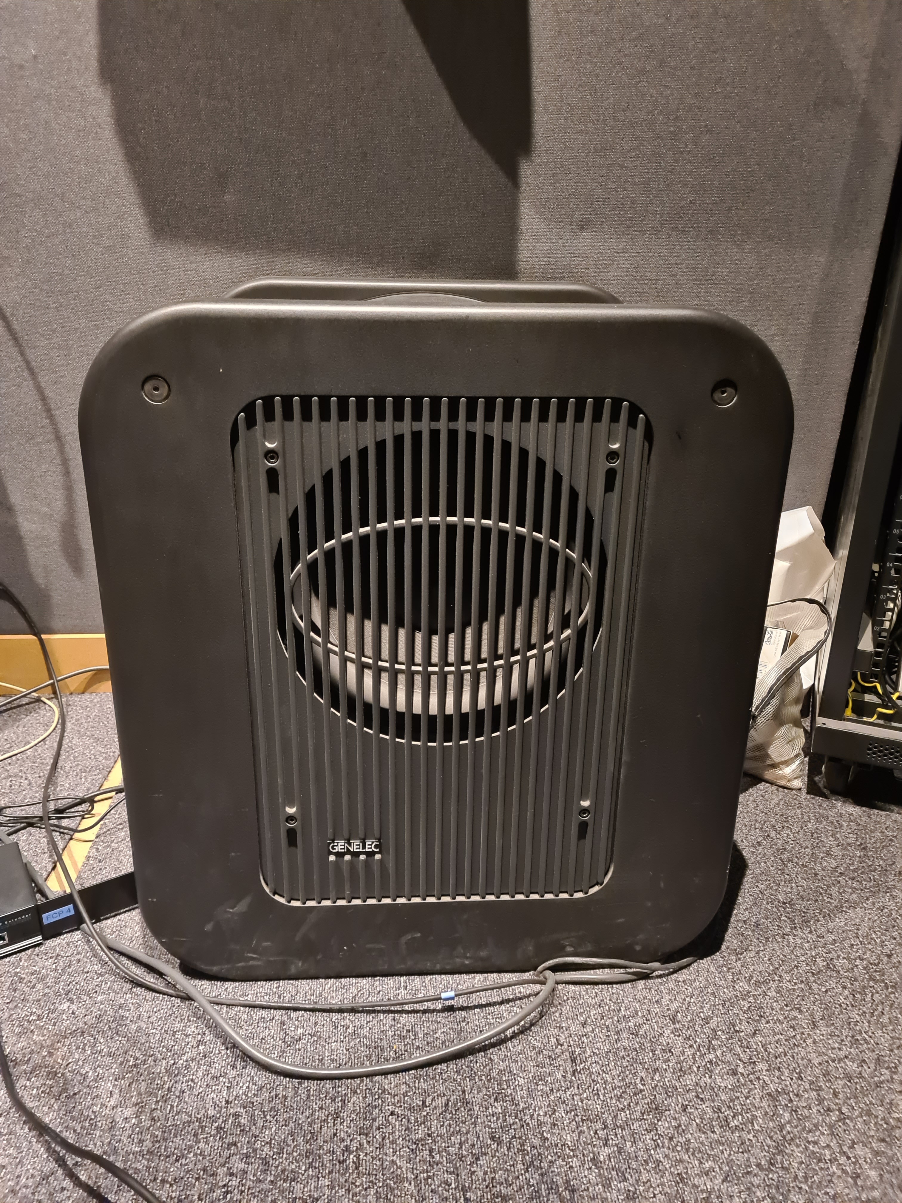 Caisson de basse. GENELEC 7070A