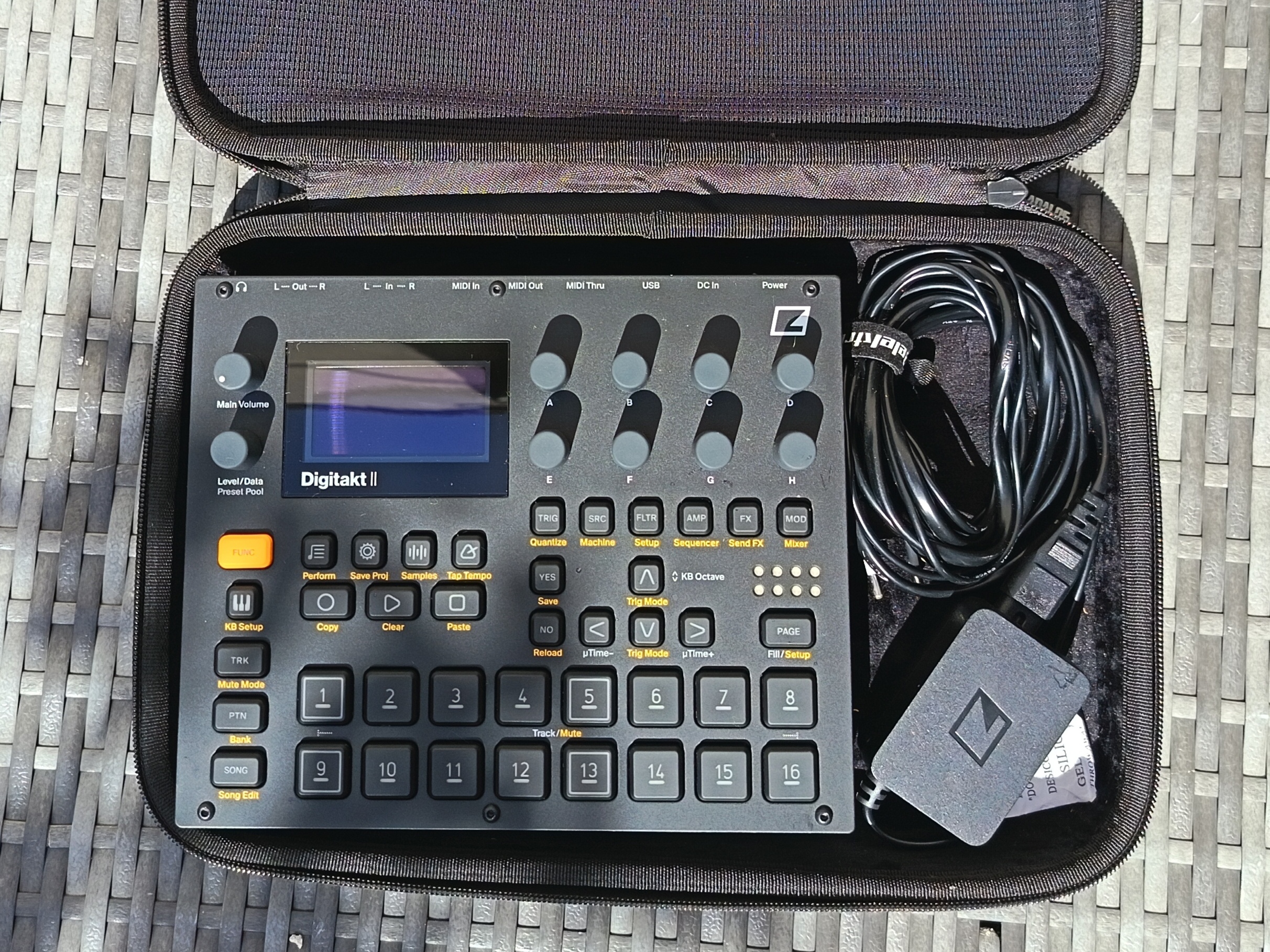 Elektron Digitakt II + Analog Cases