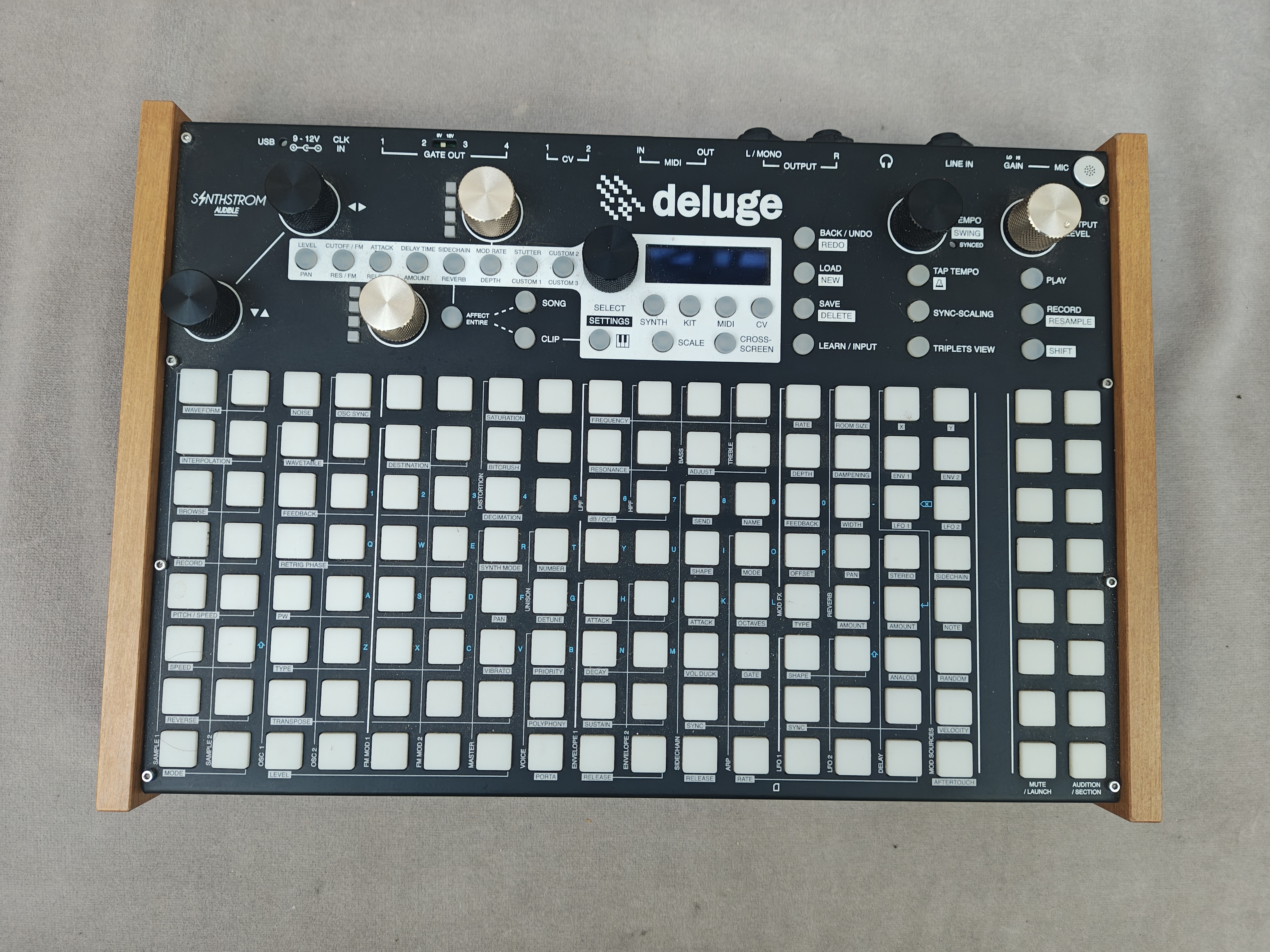 Synthstrom Deluge oled