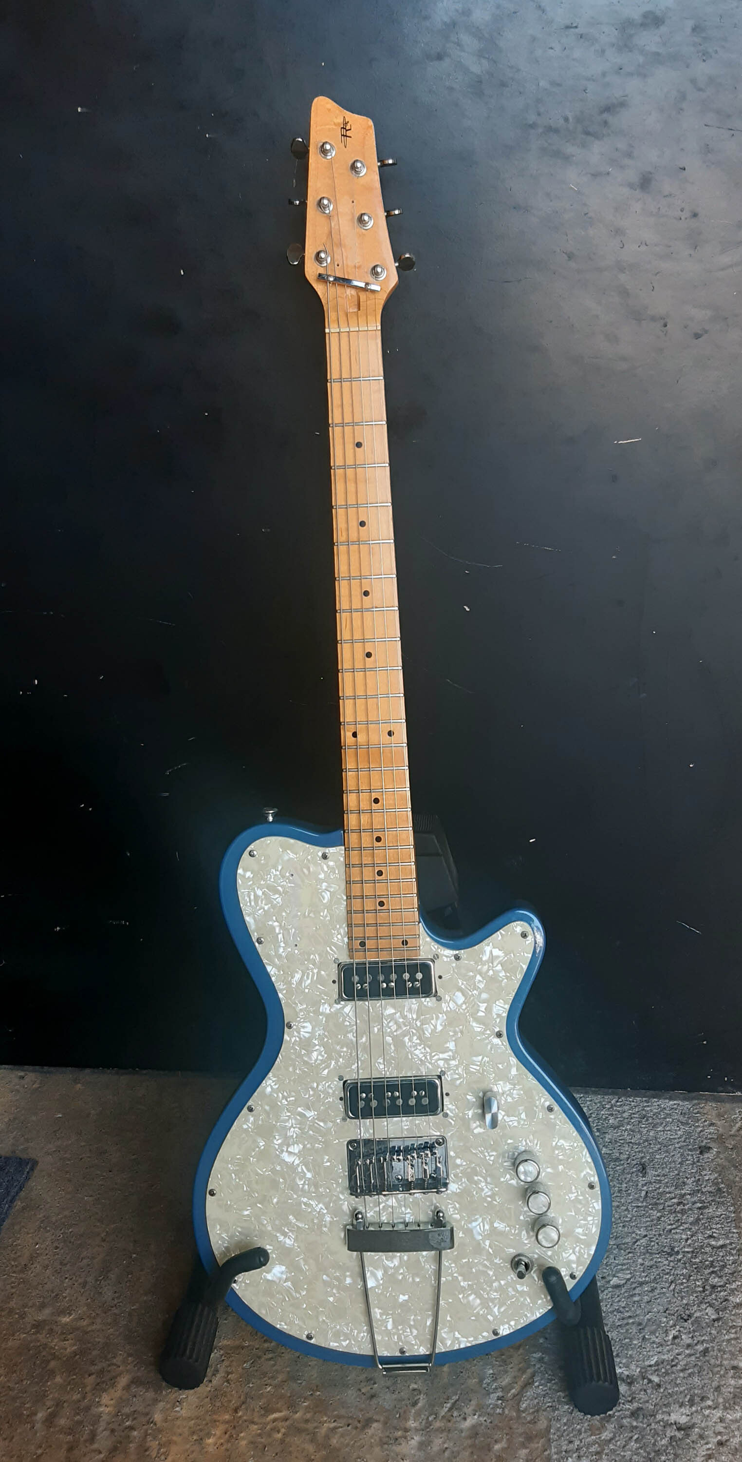 Vends Guitare GODIN Radiator Custom, micros DeArmond et menaniques Schaller 