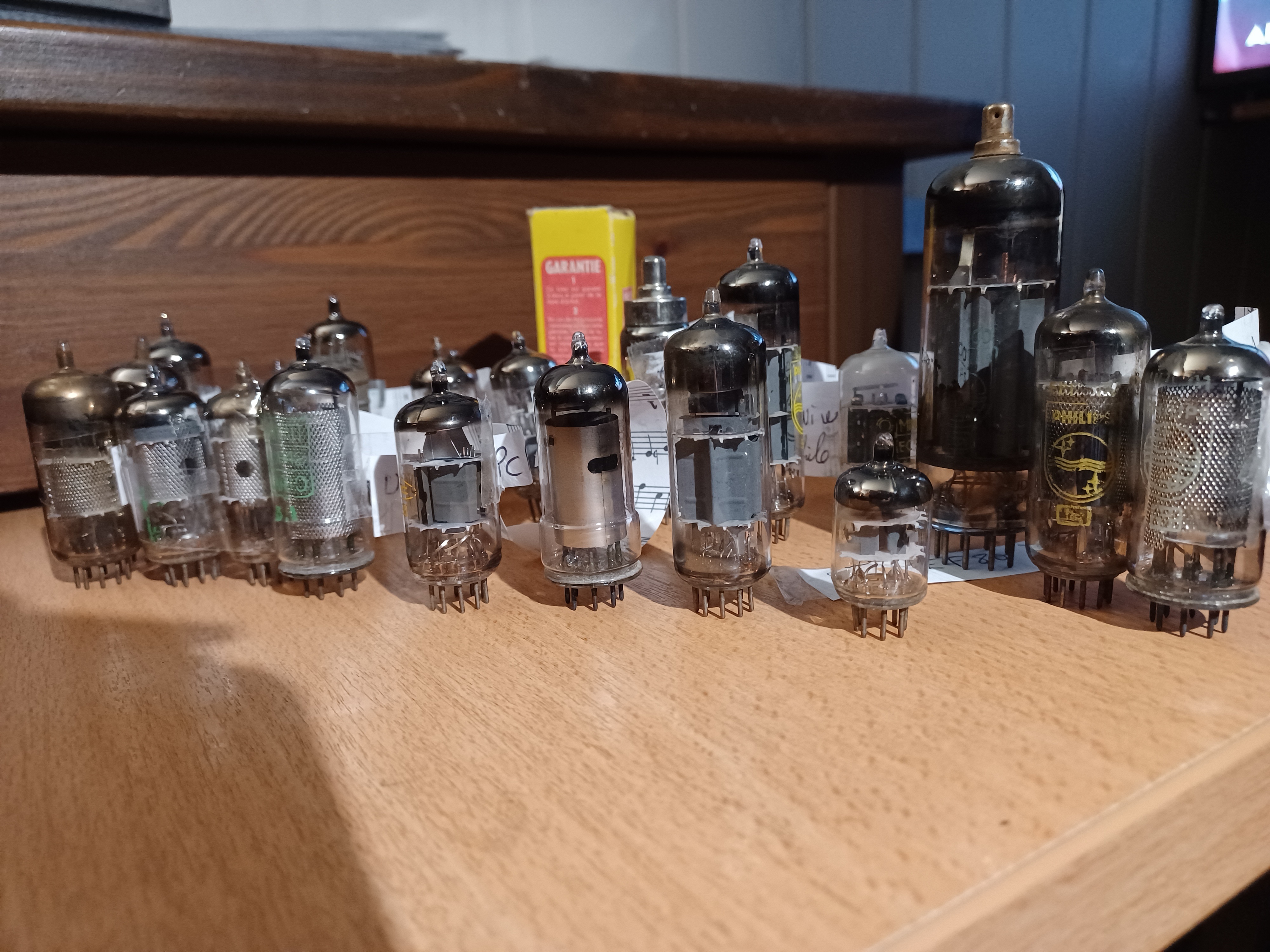Lot de tubes électroniques vintage – testés / non testés