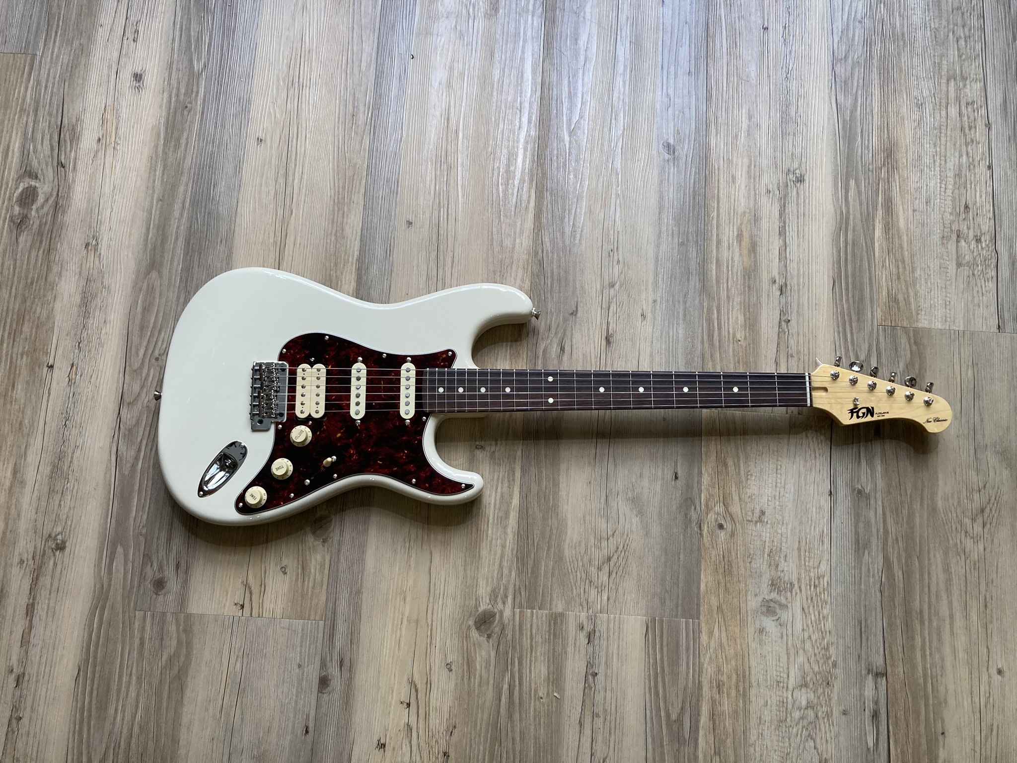 FGN - Neo Classic NST110RAL VWH + Housse