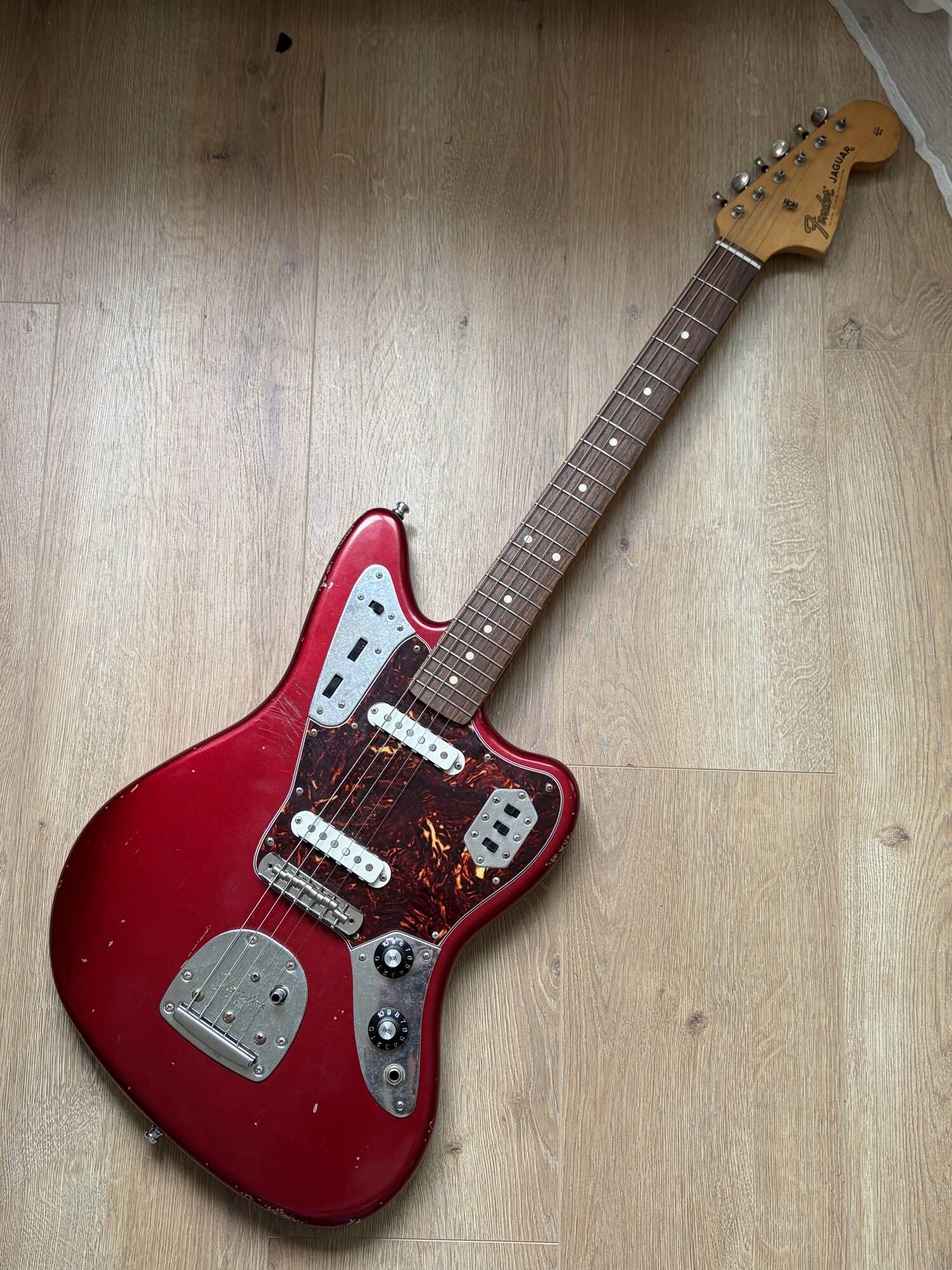 Fender Jaguar Roadworn 60s (upgradée)