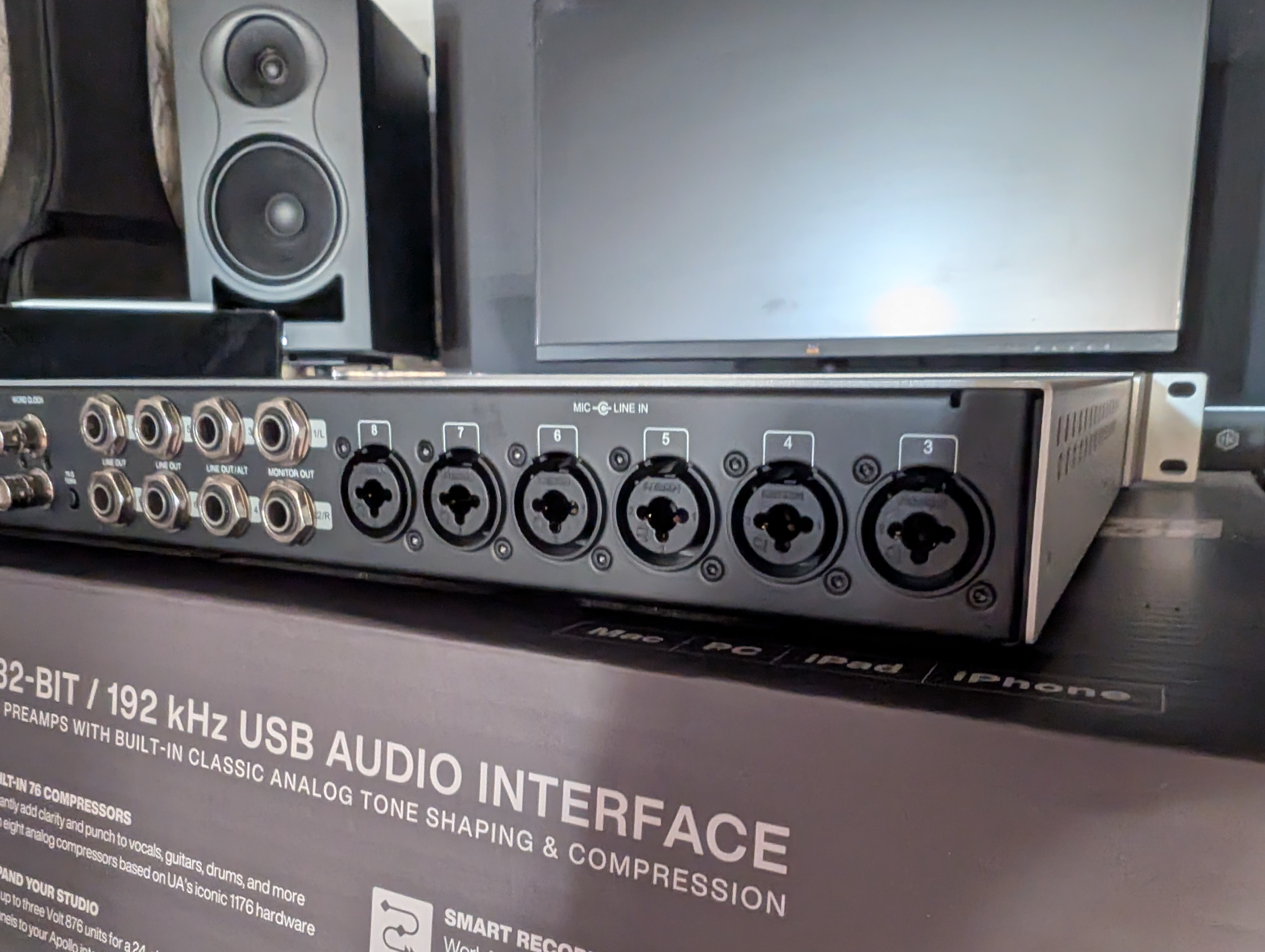 Universal Audio Volt 876 (27230)